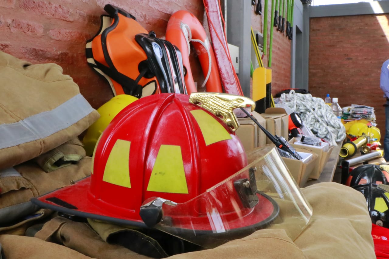*Capitanich inauguró importantes obras en el primer cuartel de bomberos del Chaco*