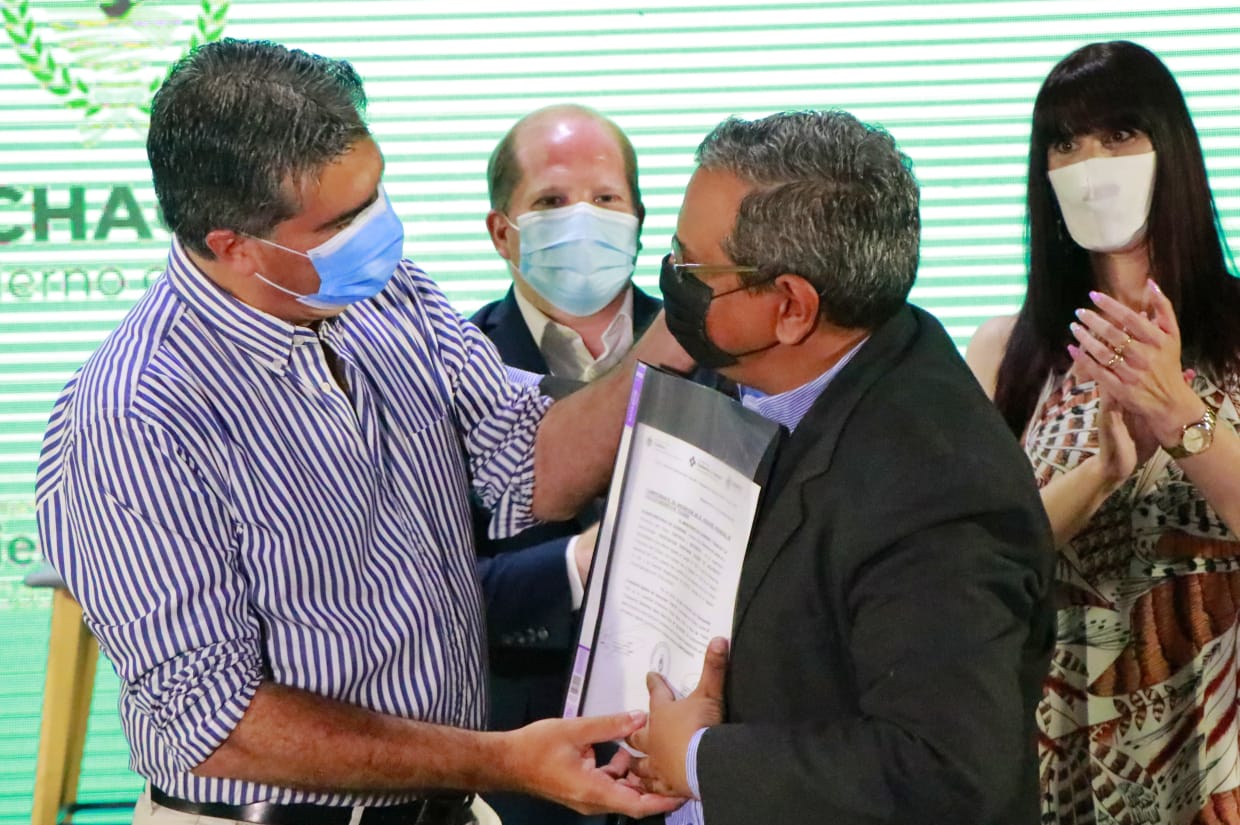 EN HISTÓRICO ENCUENTRO DE IGLESIAS EVANGÉLICAS, CAPITANICH ENTREGÓ REGISTROS PROVINCIALES DE CULTOS