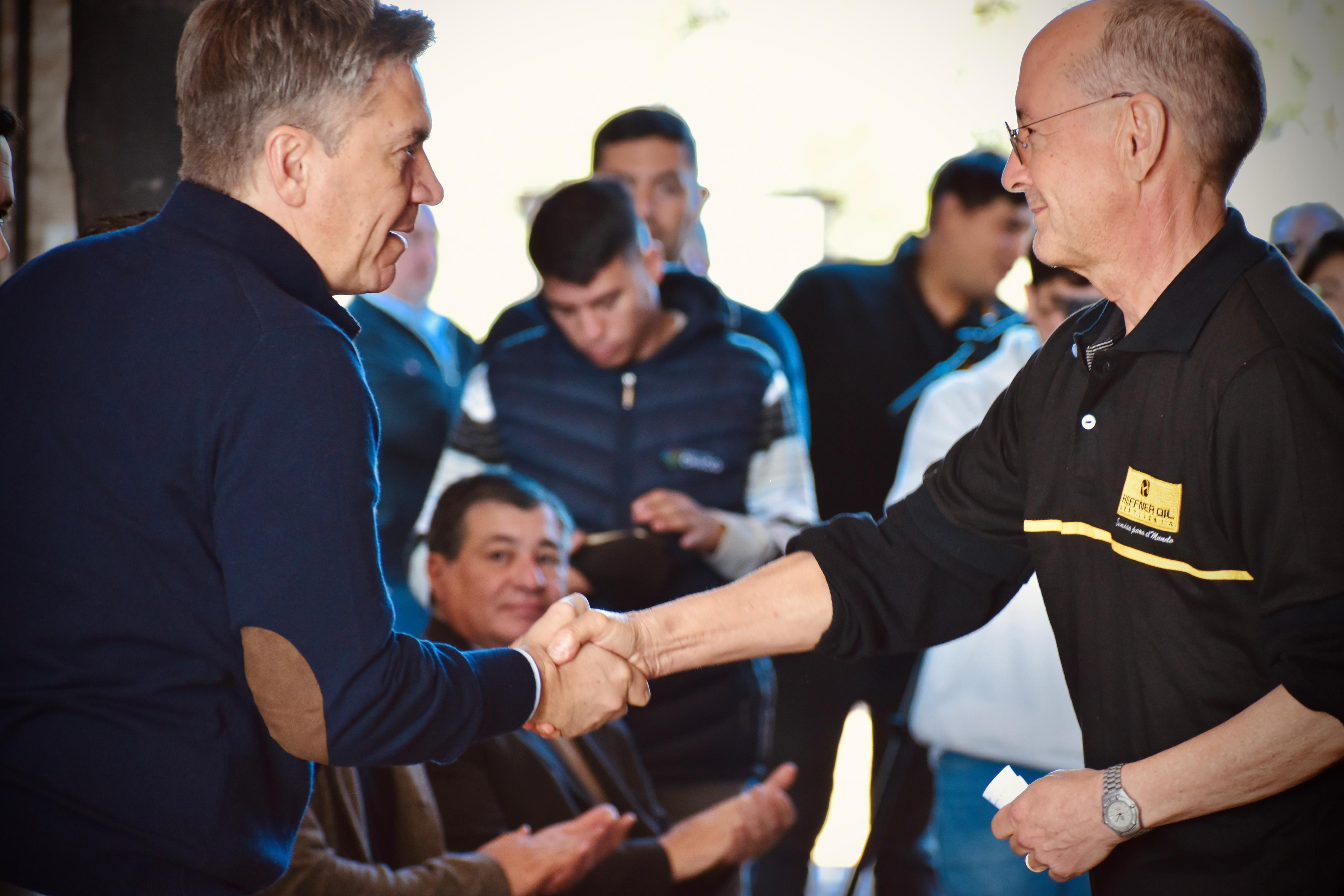 SÁENZ PEÑA: EL GOBERNADOR ZDERO ACOMPAÑÓ LA INAUGURACIÓN DE LA FÁBRICA DE ACEITES ESENCIALES DE PALO SANTO “HEFFNER OIL”