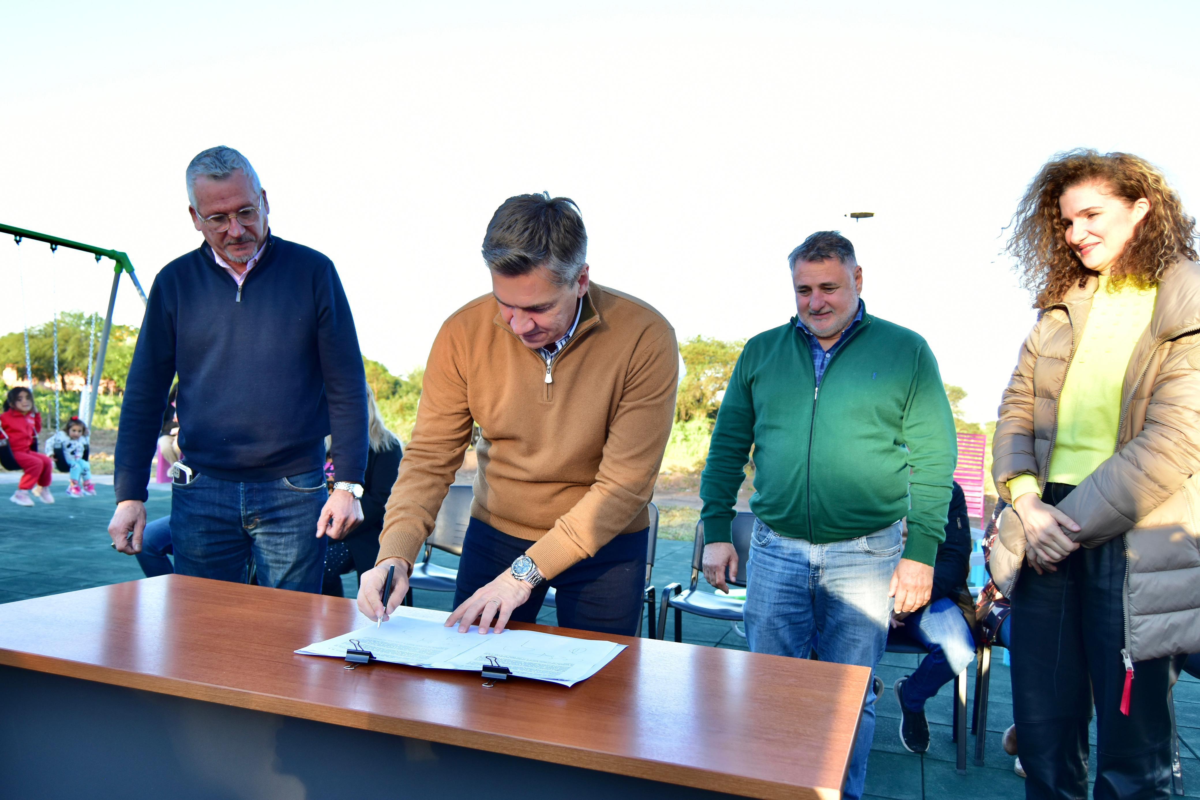 CONCEPCIÓN DEL BERMEJO: EL GOBERNADOR ZDERO INAUGURÓ LA PLAZA DE LAS INFANCIAS. ADEMÁS, ACORDÓ LA MEJORA Y AMPLIACIÓN DEL REGISTRO CIVIL