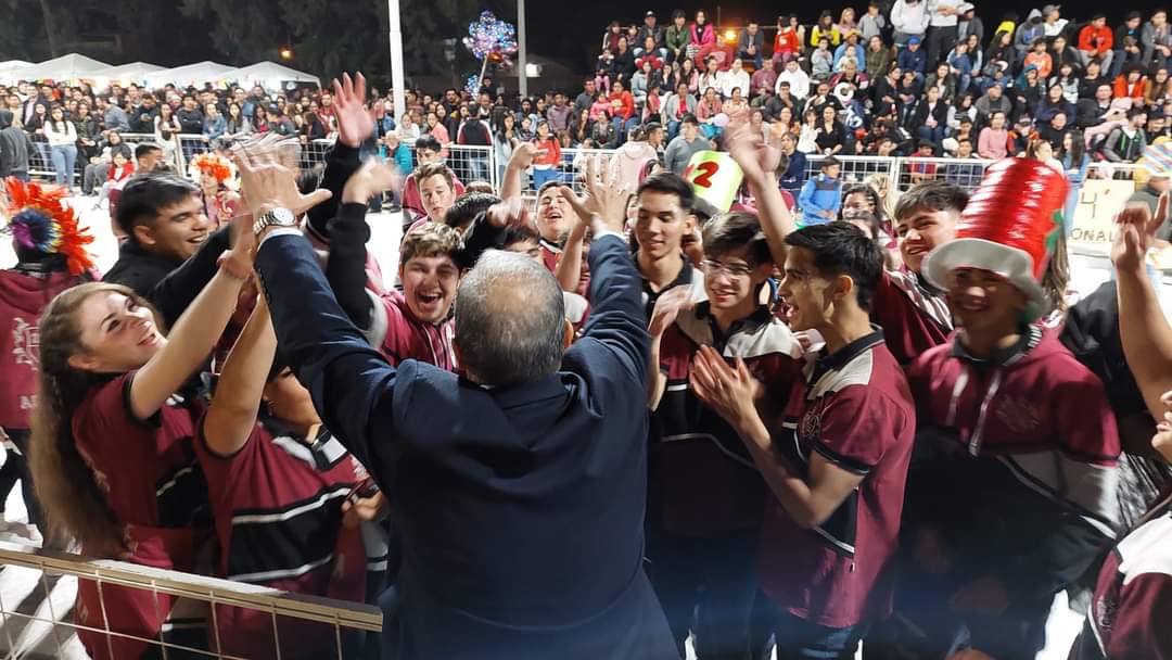 LA ESTUDIANTINA 2022 FINALIZÓ CON EL DESFILE DE CARROZAS