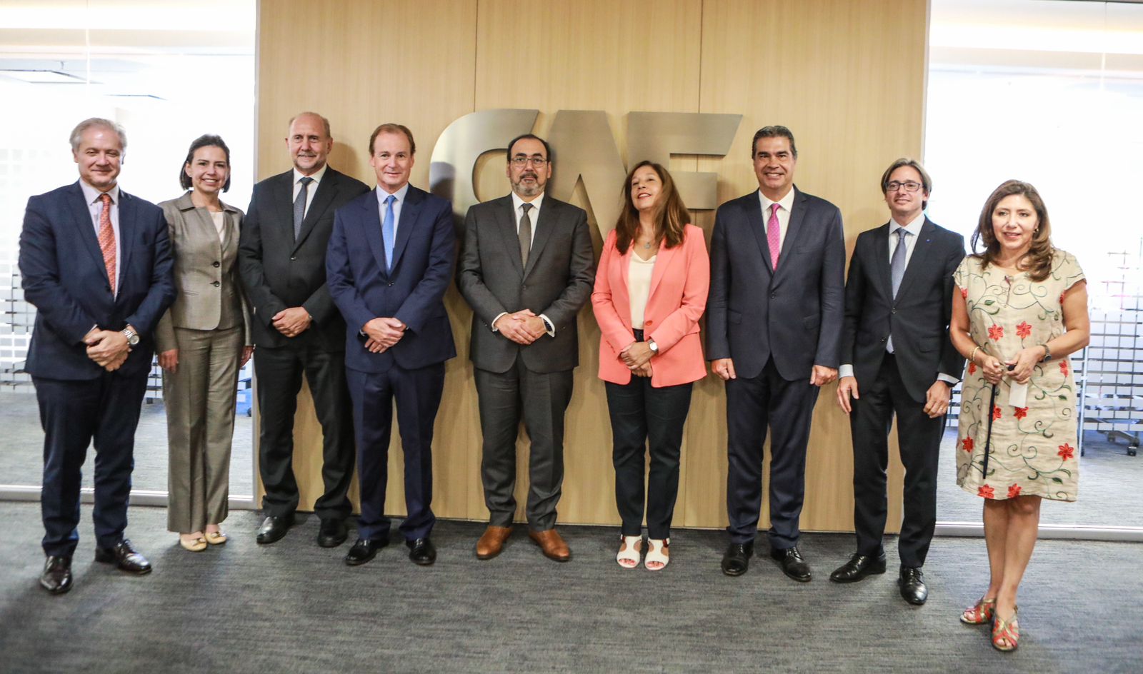 *OBRAS URBANAS, URBANIZACIÓN, CAMINOS RURALES Y UN NUEVO PUENTE CON EL PARAGUAY, LA AGENDA DE CAPITANICH ANTE EL CAF*