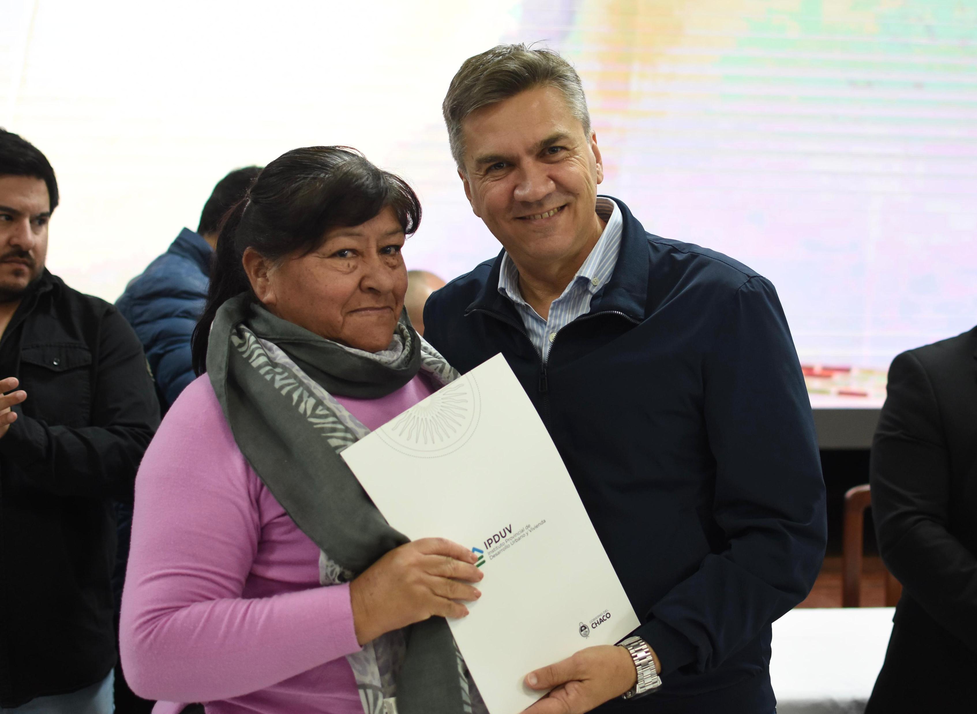 FAMILIAS DE SANTA SYLVINA RECIBIERON SUS TÍTULOS DE PROPIEDAD, TRAS DÉCADAS DE ESPERA