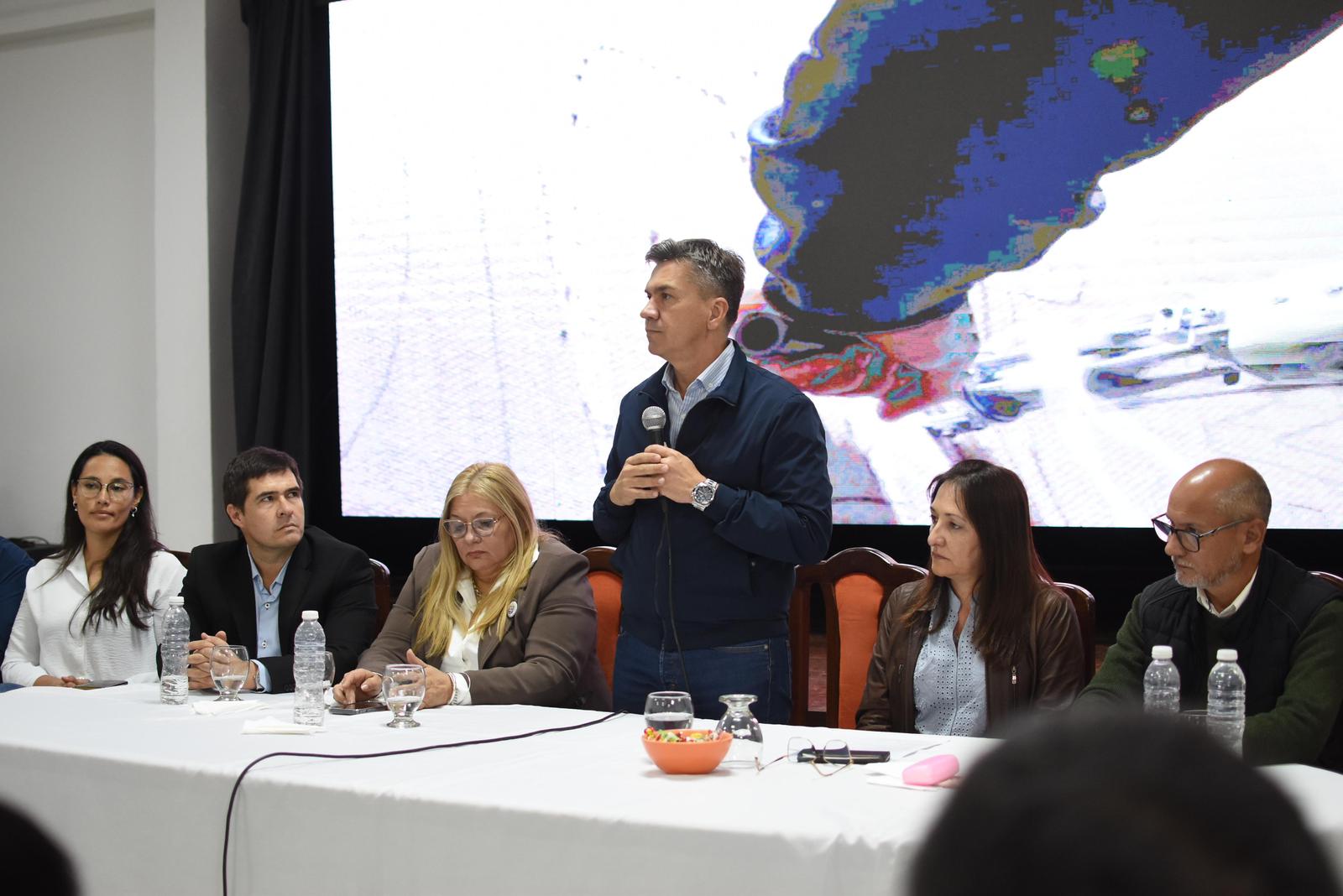 SANTA SYLVINA: ZDERO ENTREGÓ CRÉDITOS PARA EMPRENDEDORES Y FIRMÓ CONVENIO PARA OBRAS ESTRATÉGICAS