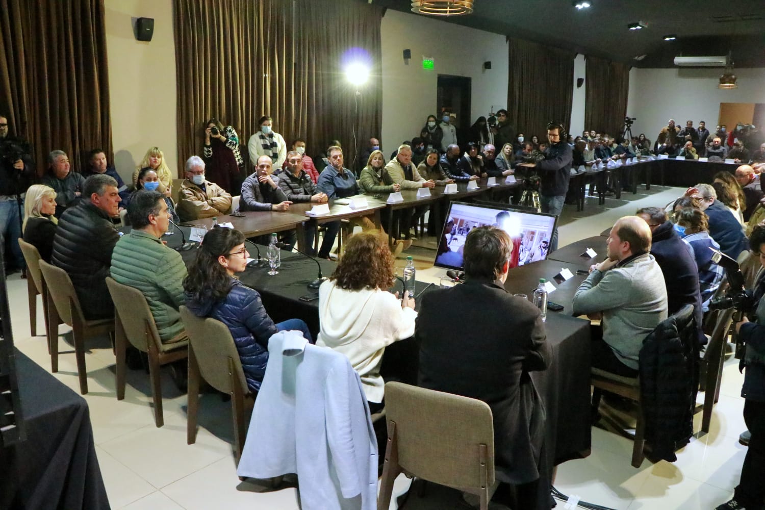 *EL FORO DE INTENDENTES E INTENDENTAS DEL FRENTE DE TODOS REUNIÓ A REPRESENTANTES DE 54 MUNICIPIOS EN LA ISLA DEL CERRITO