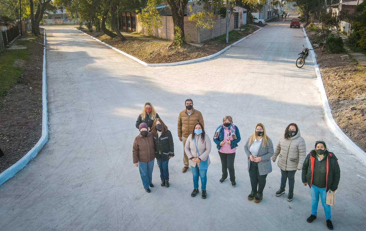 PAVIMENTO URBANO: CAPITANICH INAUGURÓ SIETE CUADRAS EN PUERTO TIROL CON UNA INVERSIÓN DE 28 MILLONES DE PESOS  