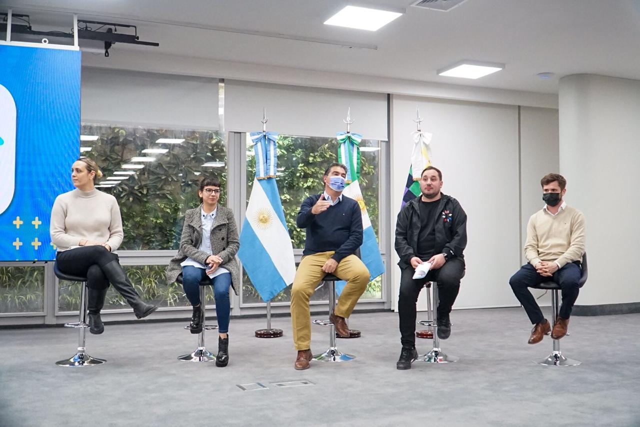 *MÁS INCLUSIÓN DIGITAL: EL GOBIERNO ENTREGÓ COMPUTADORAS A BENEFICIARIOS Y BENEFICIARIAS DEL PROGRAMA*