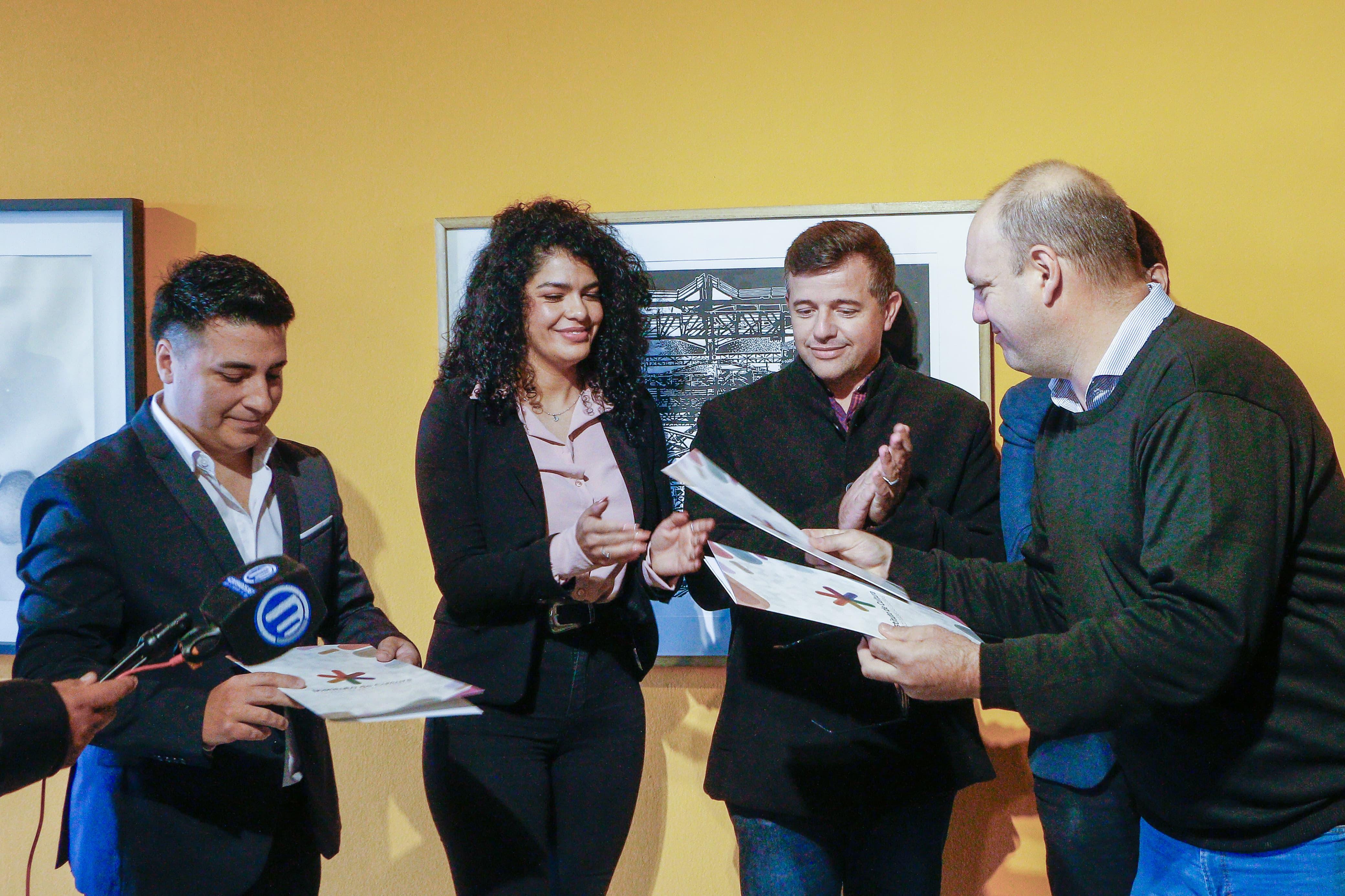 EL GOBIERNO PROVINCIAL DISTINGUIÓ A CHAQUEÑOS NOMINADOS AL MARTÍN FIERRO FEDERAL