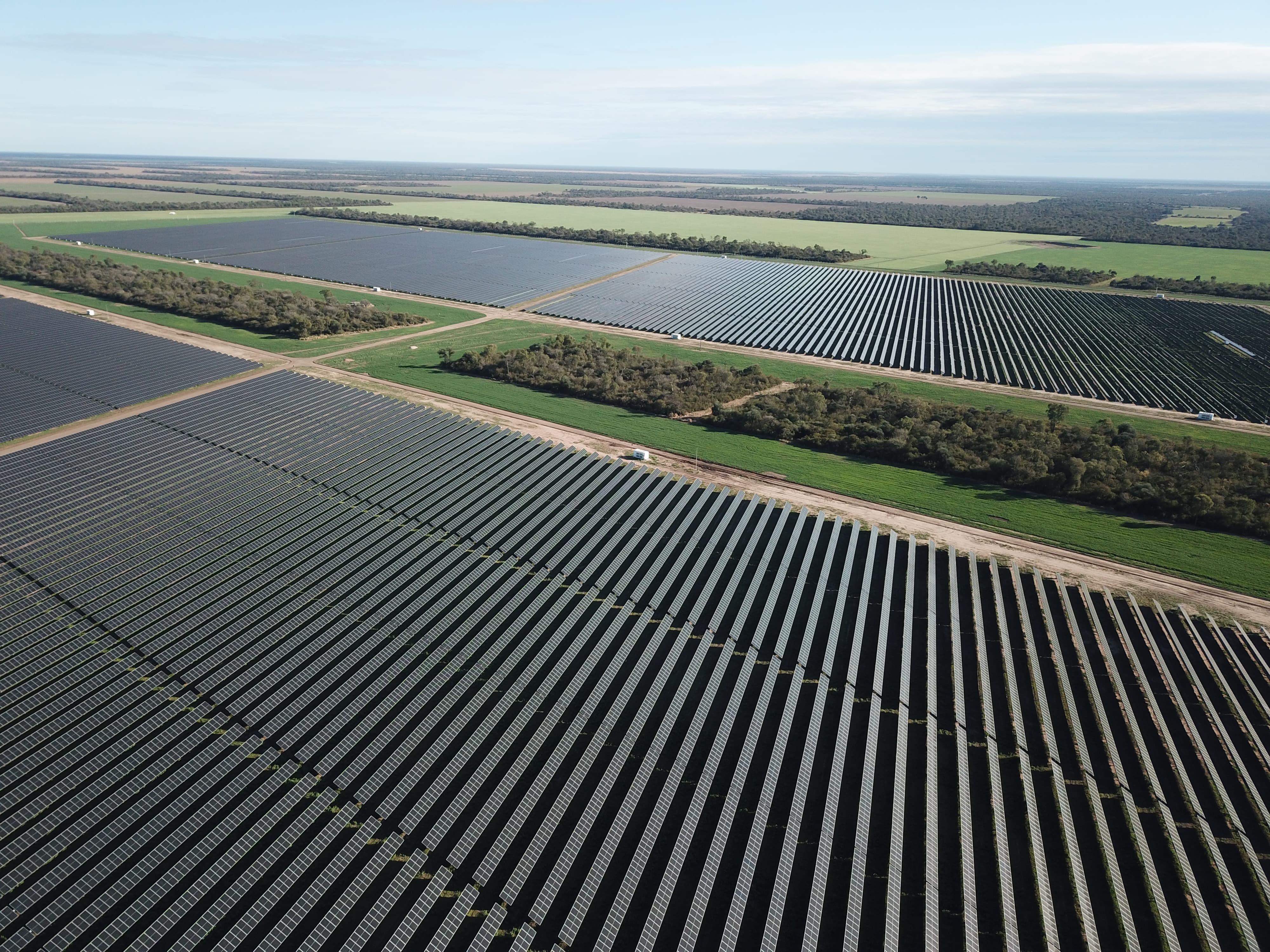 *PAMPA DEL INFIERNO: EL GOBERNADOR ZDERO DESTACÓ LA ARTICULACIÓN PÚBLICO-PRIVADA EN EL MAYOR PARQUE SOLAR DE LA PROVINCIA*
