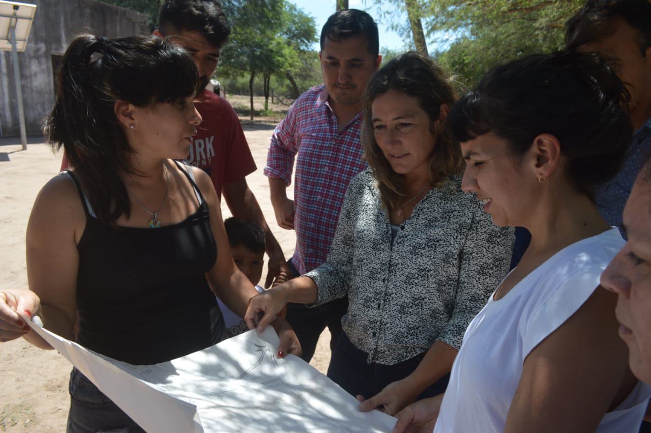 MIRAFLORES: LA VICEGOBERNADORA INAUGURÓ CONEXIONES DE ENERGÍA ELÉCTRICA EN PARAJES RURALES Y TRAZÓ AGENDA CON PRODUCTORES