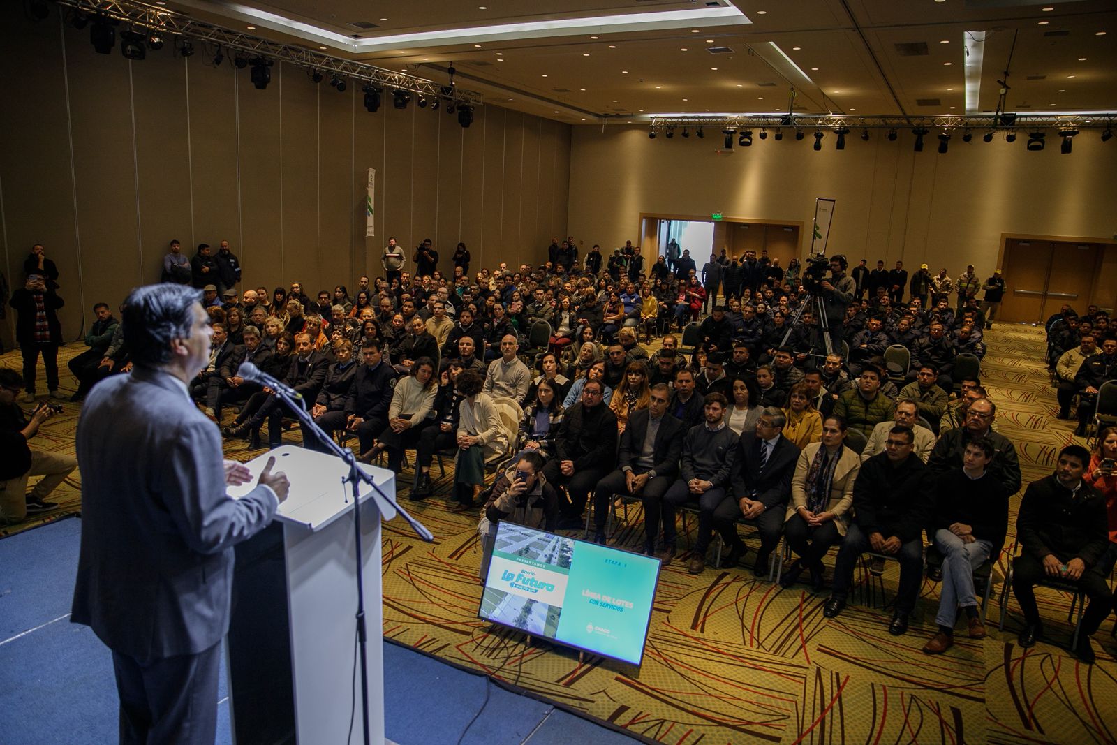 *Capitanich presentó el proyecto “La Futura”, la primera urbanización con financiamiento público para el acceso a lotes*