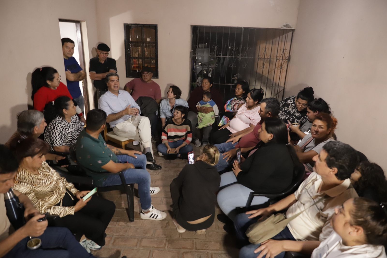 *En diálogo con la comunidad, Capitanich y vecinos de distintos barrios capitalinos definieron plan prioritario de obras*