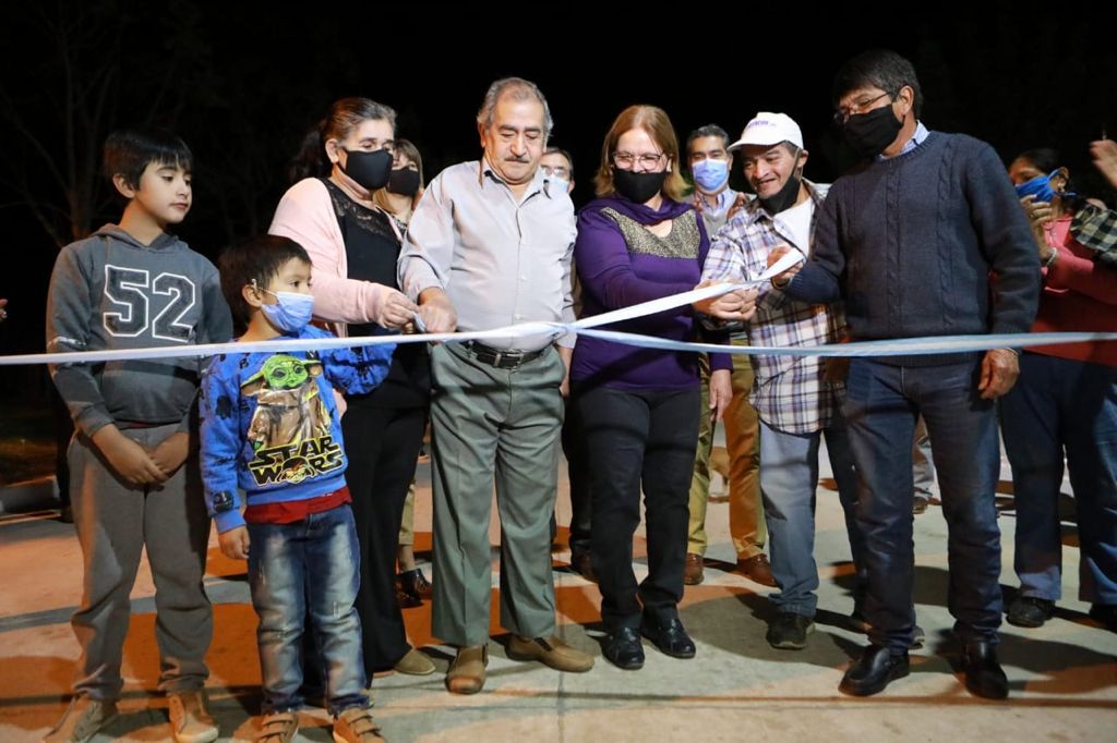 EN COLONIA BENÍTEZ, CAPITANICH INAUGURÓ MÁS PAVIMENTO “VAMOS A SEGUIR CON OBRAS EN TODOS LOS MUNICIPIOS PORQUE ES UNA MANERA DE CAMBIAR LA VIDA DE LAS PERSONAS”