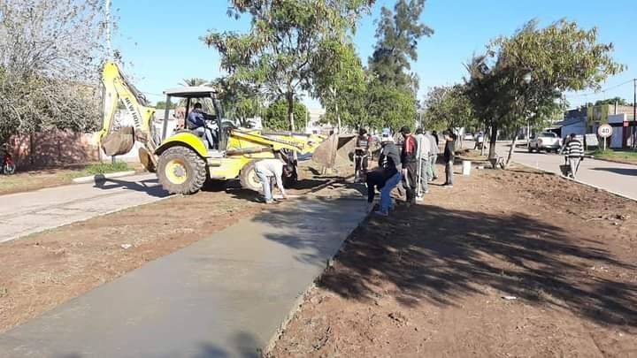 A TRAVÉS DEL PROGRAMA NACIONAL “ARGENTINA HACE” SE CONSTRUYEN VEREDAS Y SE REFACCIONARÁN LOS BAÑOS DEL CEMENTERIO LOCAL
