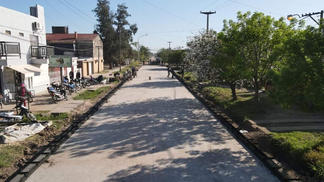 EL INTENDENTE PAPP DESTACÓ EL RÁPIDO AVANCE DEL PAVIMENTO EN VILLA ÁNGELA