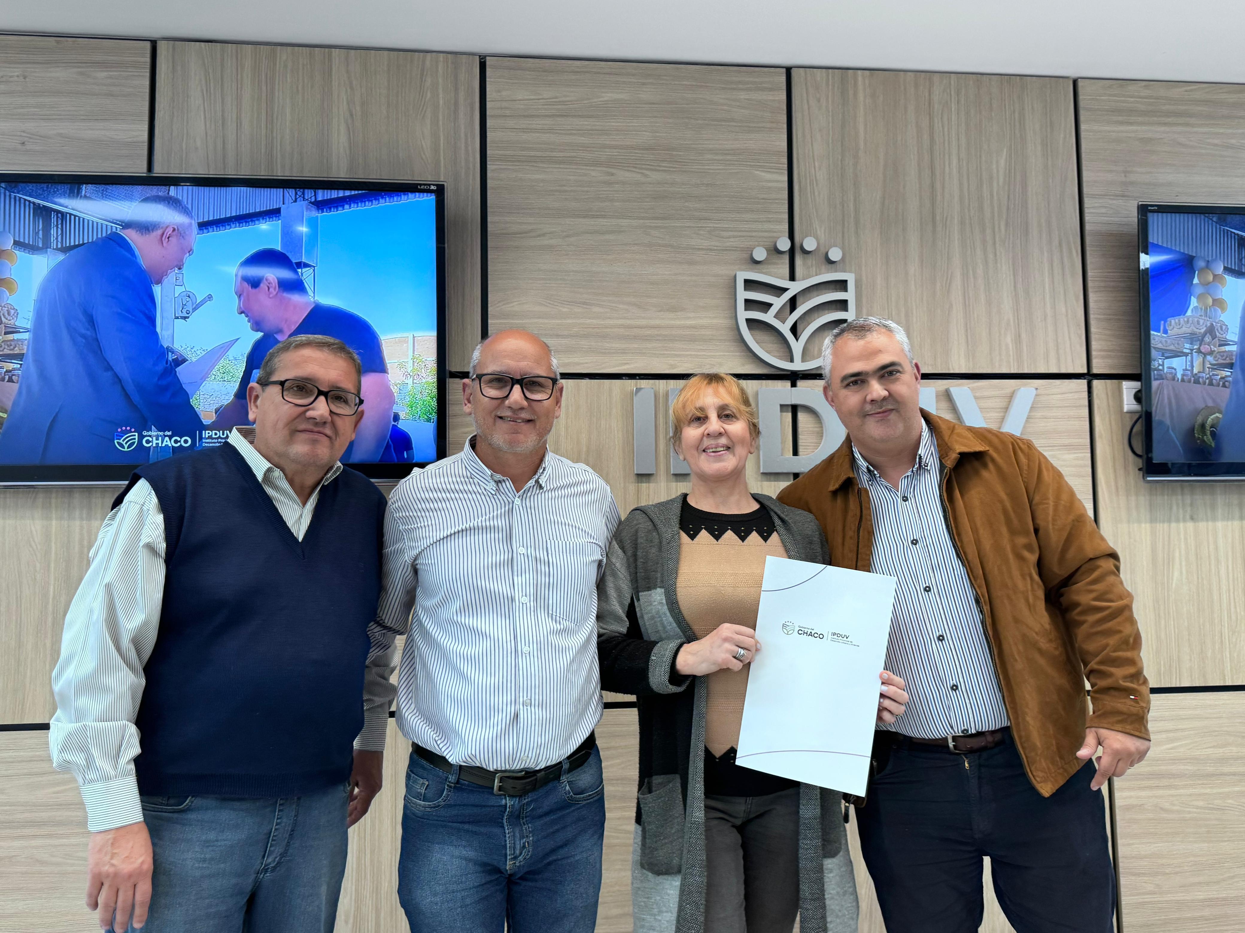 EL INSTITUTO DE VIVIENDA ENTREGÓ TÍTULOS DE PROPIEDAD A FAMILIAS QUE ESPERARON MÁS DE 40 AÑOS