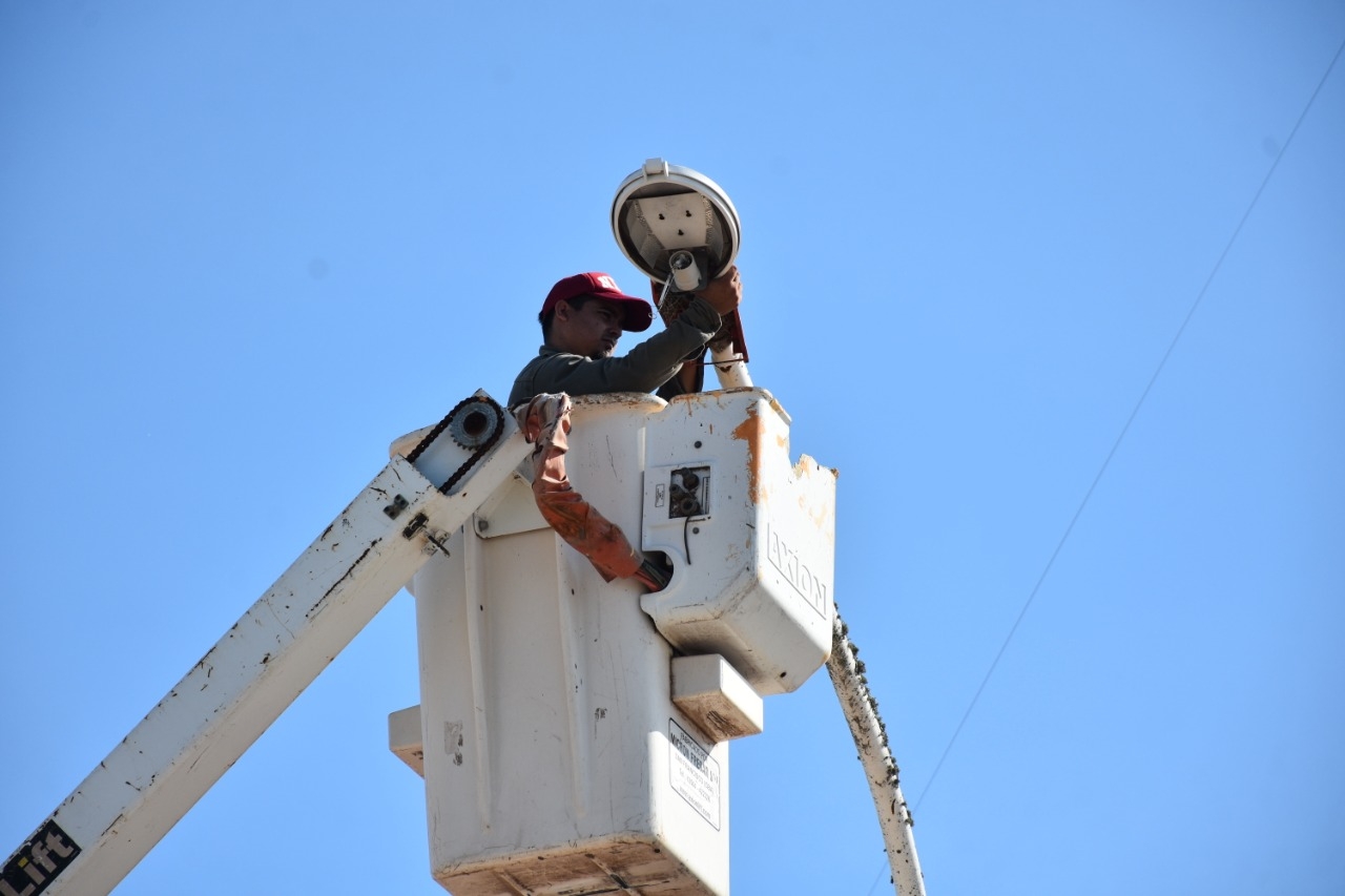EL MUNICIPIO CONTINÚA CON EL CAMBIO DE LÁMPARAS DE SODIO POR LED