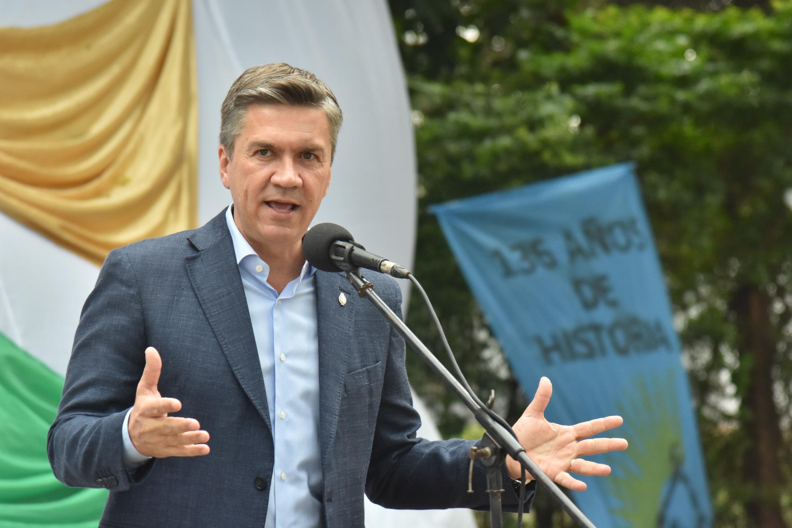 136º ANIVERSARIO DE PUERTO TIROL: EL GOBERNADOR ZDERO CELEBRÓ JUNTO A LA COMUNIDAD CON LA INAUGURACIÓN DE PAVIMENTO Y ENTREGA DE TÍTULOS DE PROPIEDAD.