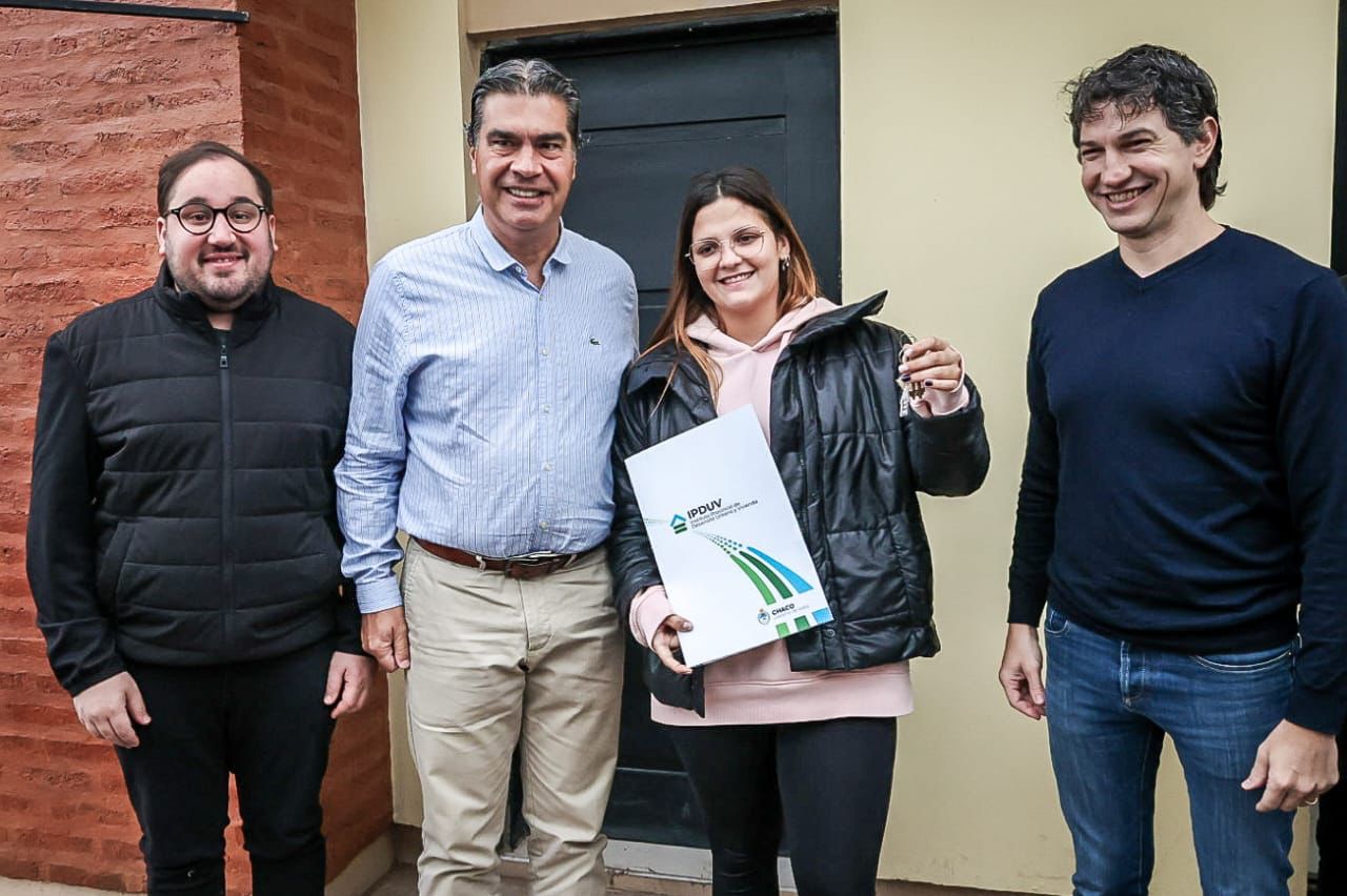 *En el Departamento Bermejo, el gobernador inauguró importantes obras para mejorar el acceso a la salud, espacios públicos y de culto*