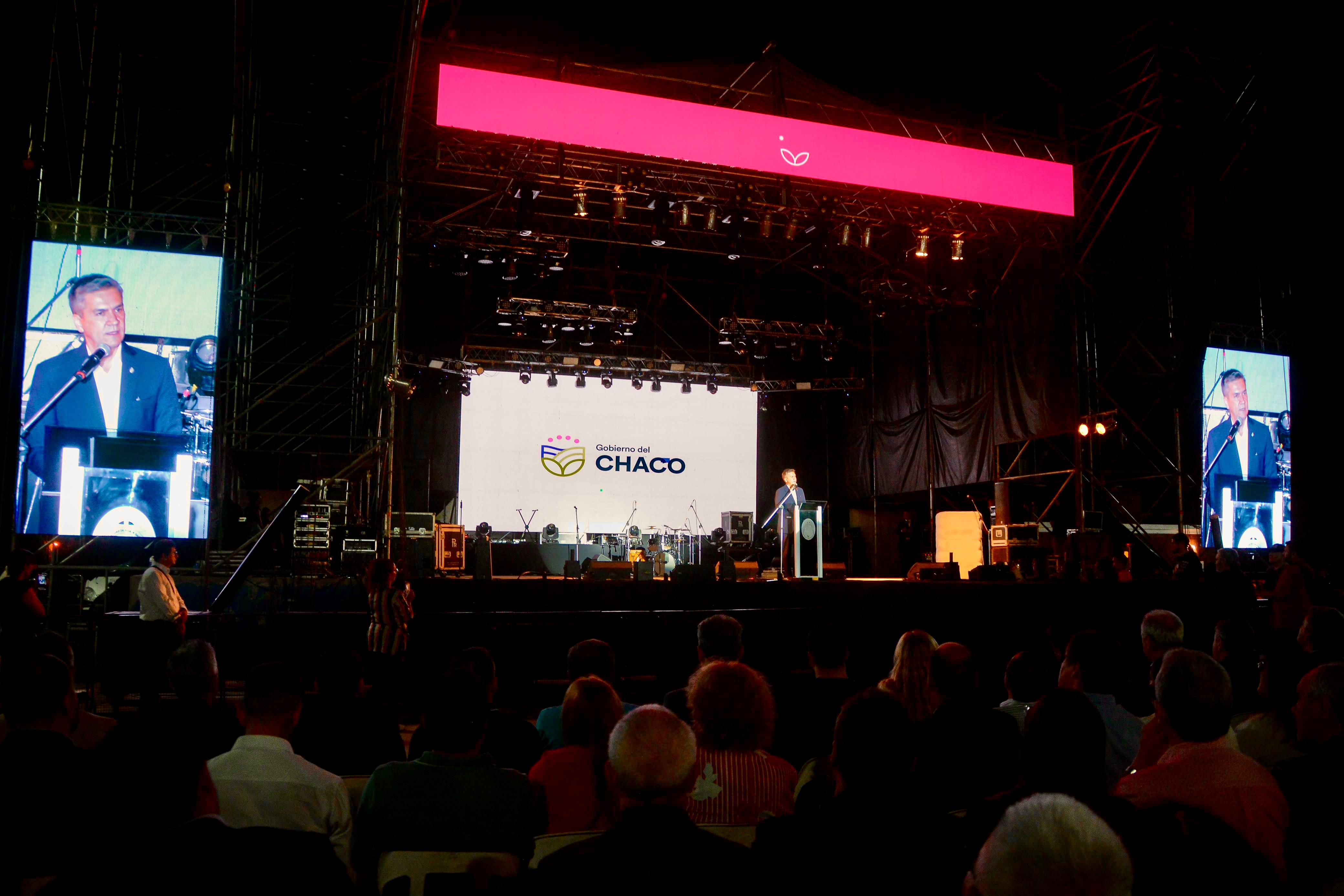 SÁENZ PEÑA: EL GOBERNADOR ZDERO INAUGURÓ LA 31° FIESTA NACIONAL DEL ALGODÓN