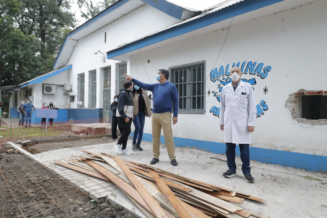 CAPITANICH RECORRIÓ LAS OBRAS DE REFACCIÓN INTEGRAL DE DIVERSAS ÁREAS DEL HOSPITAL PERRANDO