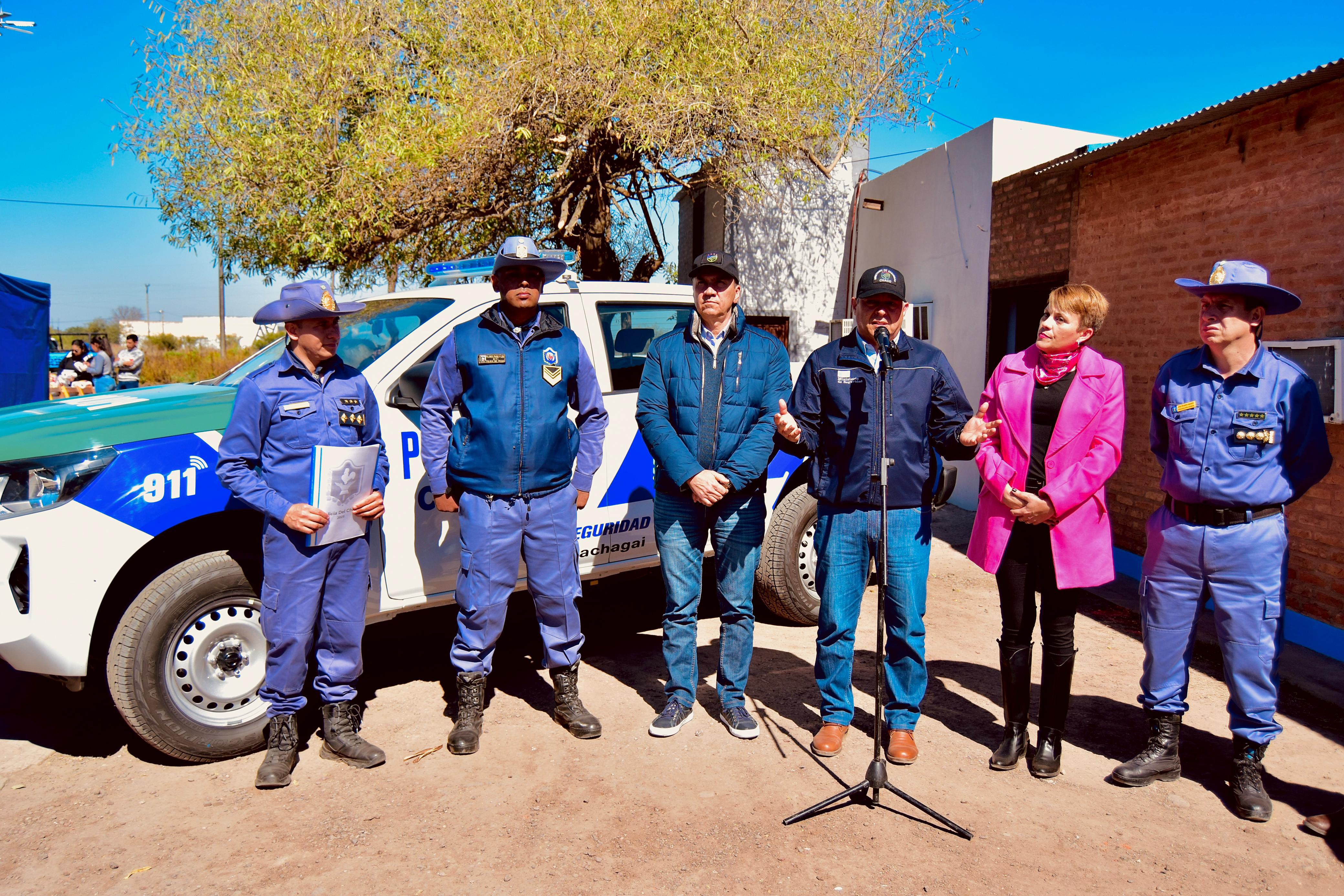 PLAN CHACO SEGURO: EL GOBERNADOR ZDERO ENTREGÓ UN NUEVO VEHÍCULO PARA LA POLICÍA RURAL DE MACHAGAI