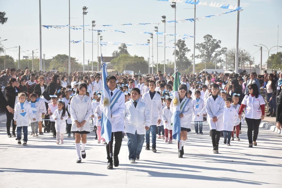 VILLA ANGELA: PAPP DESTACÓ EL COMPROMISO DE LOS DOCENTES E INSTITUCIONES EN EL DESFILE DEL 9 DE JULIO