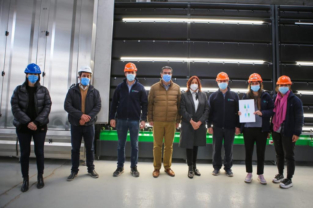LA INDUSTRIA CHAQUEÑA SIGUE CRECIENDO CON EL ESTADO: CONTACTO SA INICIÓ NUEVAS LÍNEAS DE PRODUCCIÓN DE VIDRIOS