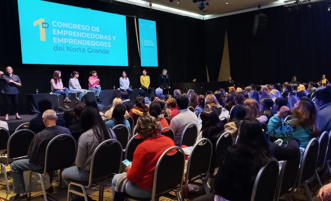 A SALA LLENA, EMPRENDEDORAS Y EMPRENDEDORES SE CAPACITARON SOBRE INNOVACIÓN Y CRECIMIENTO RENTABLE