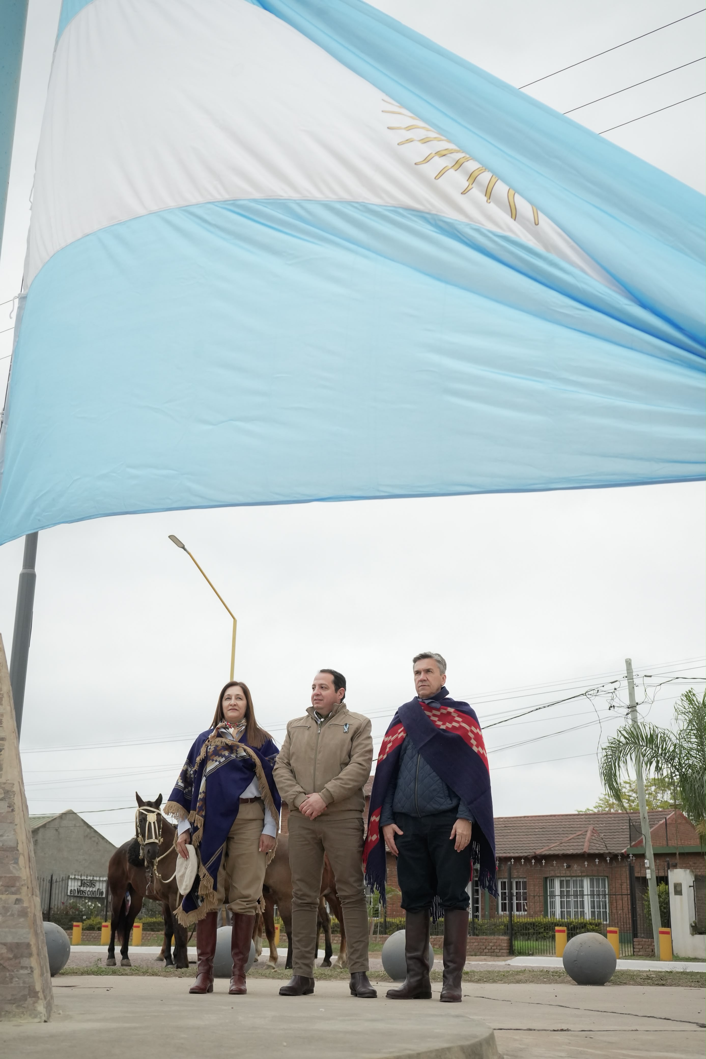 *SANTA SYLVINA: EL GOBERNADOR ZDERO ACOMPA&Ntilde;&Oacute; LA 10&ordf; FIESTA REGIONAL DEL LOCRO Y LA ARGENTINIDAD Y RATIFIC&Oacute; SU APOYO A LAS TRADICIONES CHAQUE&Ntilde;AS*