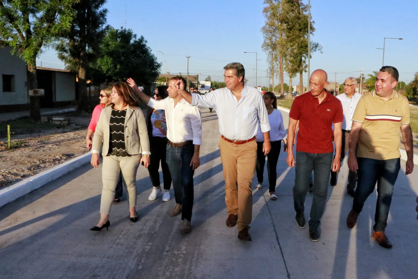 *EN PRESIDENCIA DE LA PLAZA, CAPITANICH INAUGURÓ NUEVAS CUADRAS DE PAVIMENTO Y ENTREGÓ TABLETS A ESTUDIANTES*