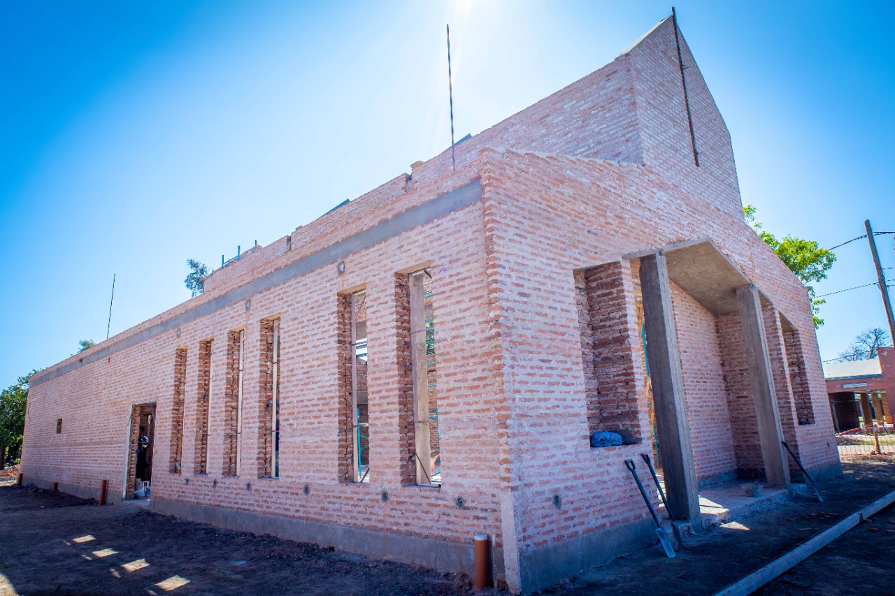 *EL GOBIERNO EJECUTA LA CONSTRUCCIÓN DE LA CAPILLA SAN ROQUE EN PAMPA ALMIRÓN*