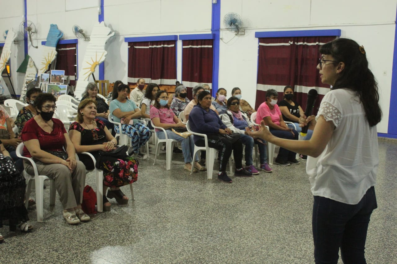 CASTELLI: LA VICEGOBERNADORA ENTREGÓ A 25 MUJERES SUS JUBILACIONES CON RECONOCIMIENTO DE APORTES POR TAREAS DE CUIDADO