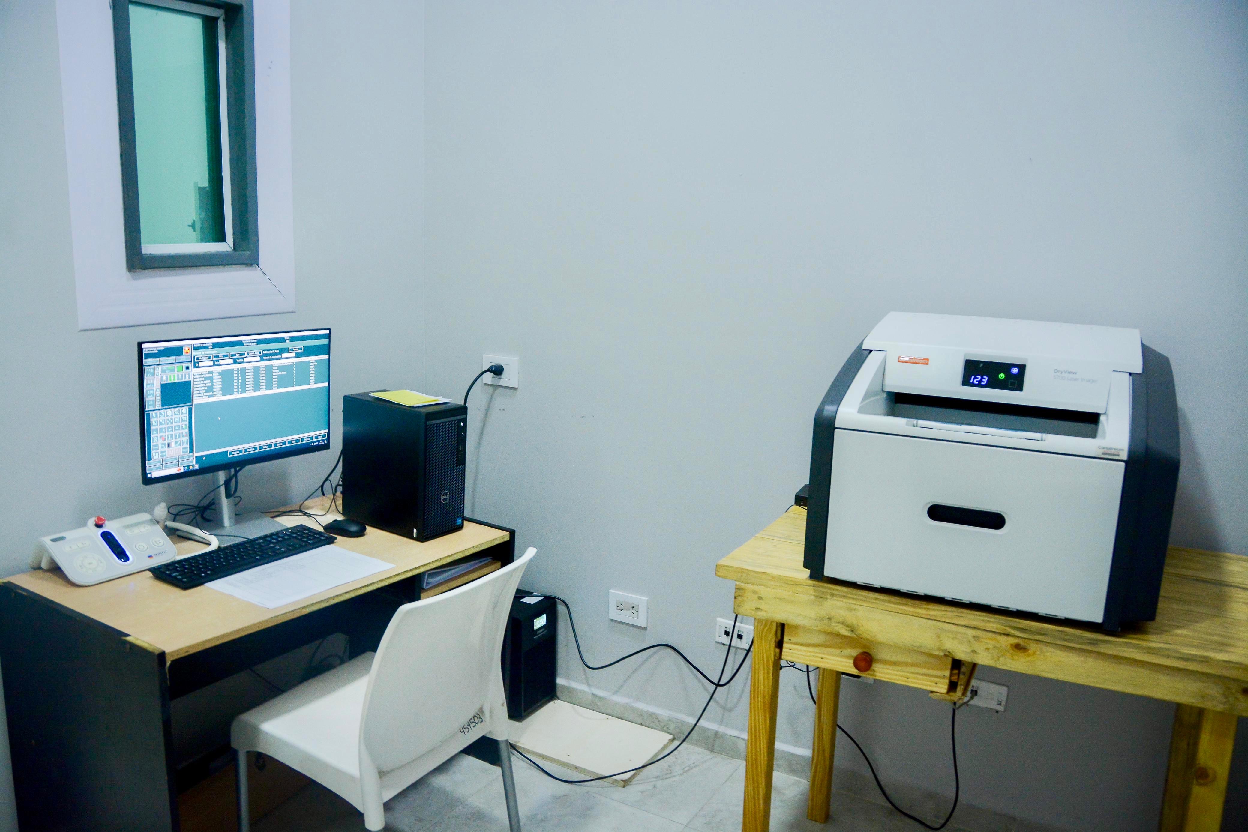 HOSPITAL DE GANCEDO: EL GOBERNADOR ZDERO ENTREGÓ EQUIPAMIENTOS PARA LA SALA DE RAYOS Y PUSO EN FUNCIONAMIENTO EL LABORATORIO