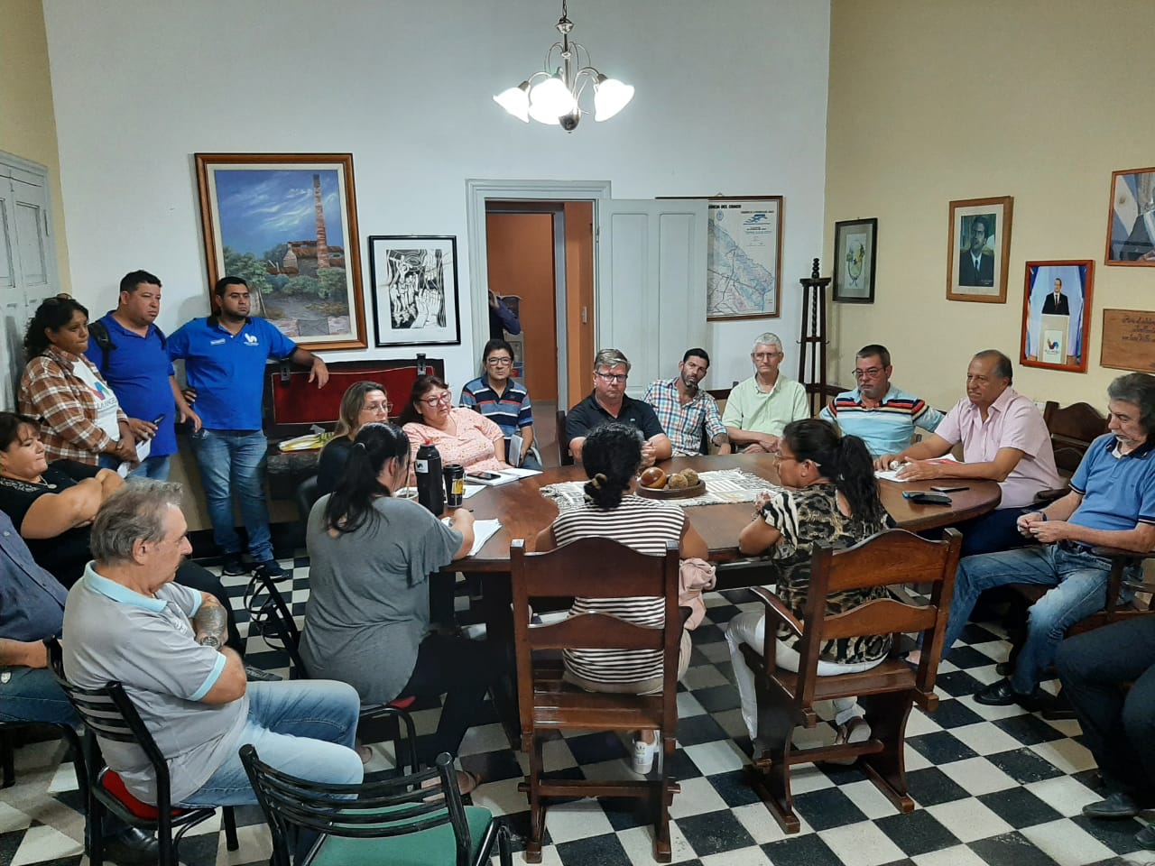 EL INTENDENTE PAPP RECIBIÓ A VECINOS PARA ESCUCHAR SUS NECESIDADES RESPECTO A LOS SERVICIOS ELÉCTRICOS Y DE AGUA POTABLE
