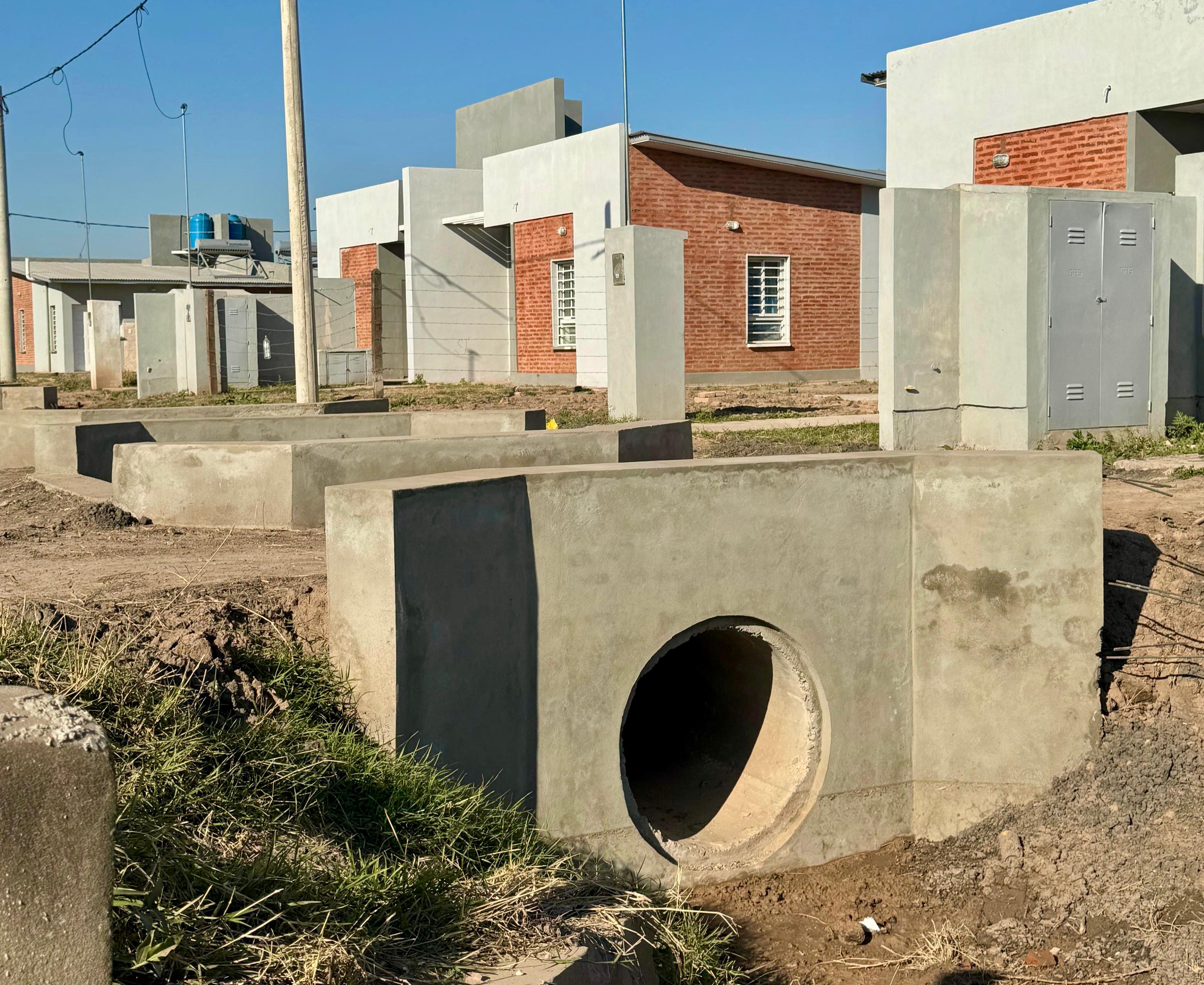 *TRES ISLETAS: CON RECURSOS PROPIOS, EL GOBIERNO PROVINCIAL EJECUTA OBRAS VITALES DE INFRAESTRUCTURA*