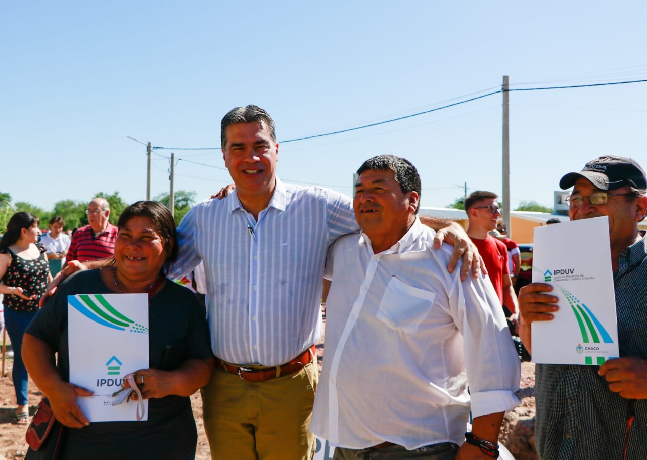*CAPITANICH ENTREGÓ 25 VIVIENDAS EN VILLA ÁNGELA: “SEGUIMOS CUMPLIENDO CON EL DERECHO HABITACIONAL DE LAS FAMILIAS CHAQUEÑAS”*