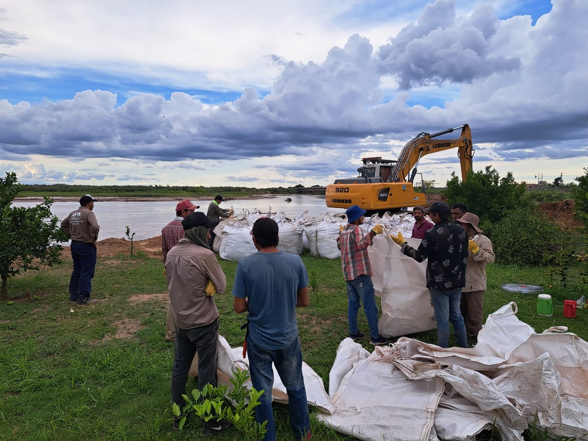 RÍO BERMEJO: LA APA Y VIALIDAD PROVINCIAL Y NACIONAL TRABAJAN EN PUERTO LAVALLE PARA DETENER LA EROSIÓN DE LAS COSTAS