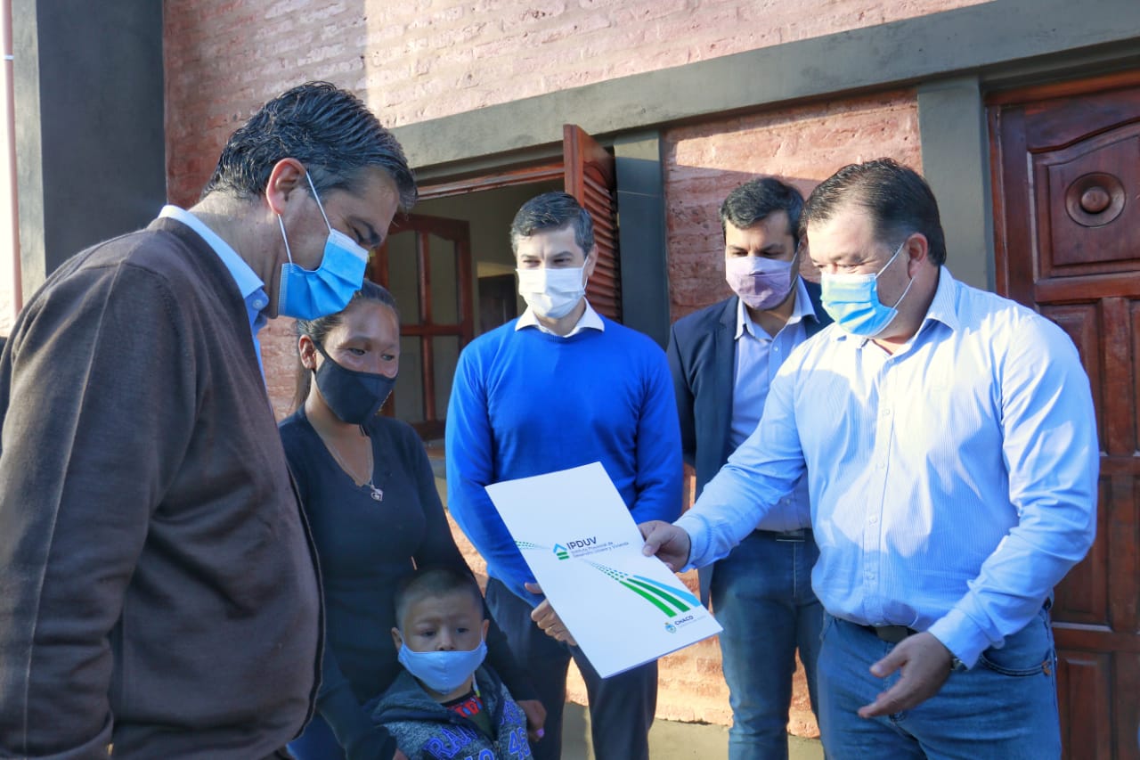 EL GOBIERNO ENTREGÓ MÁS VIVIENDAS EN LAPACHITO