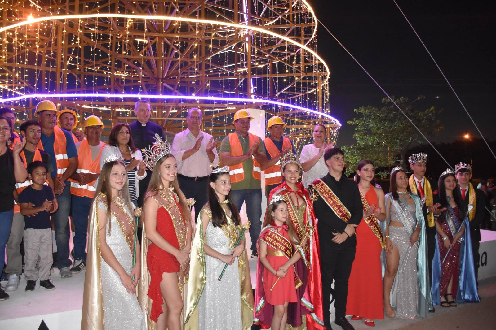 VILLA &Aacute;NGELA ENCENDI&Oacute; SU &Aacute;RBOL DE NAVIDAD EN EL ACCESO NORTE