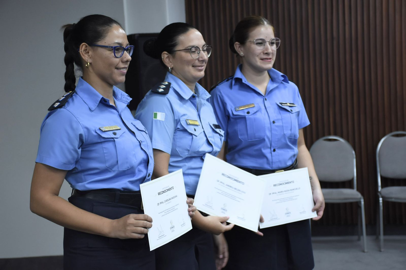 EL GOBERNADOR ENTREGÓ RECONOCIMIENTOS A MUJERES DE LA POLICÍA Y DEL SPP DEL CHACO