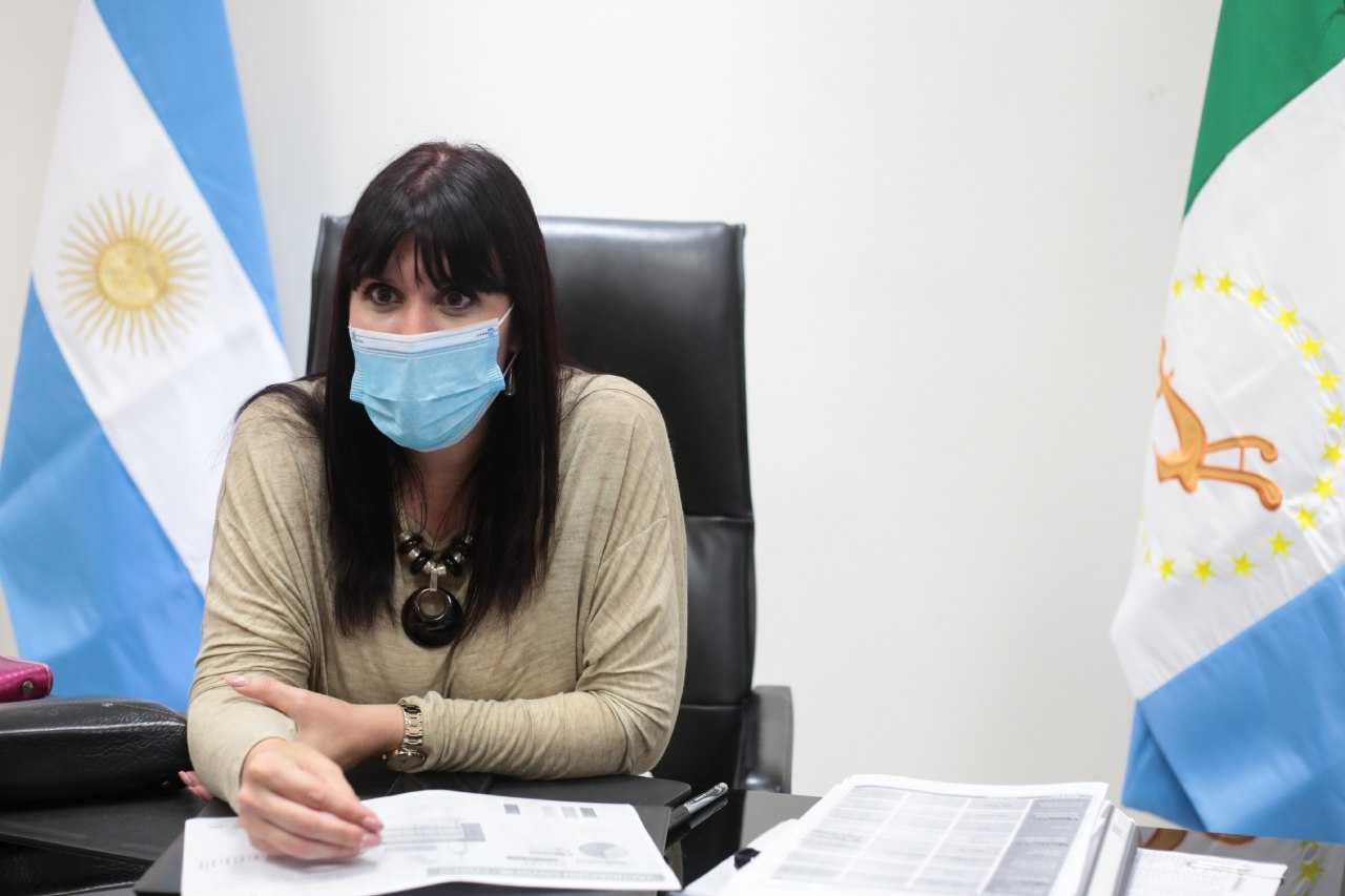 Vacunación contra Covid-19: “Cuando lleguemos a las 372 mil personas en la primera etapa, recién pensaremos en abrir a mayores de 18 sin patologías”