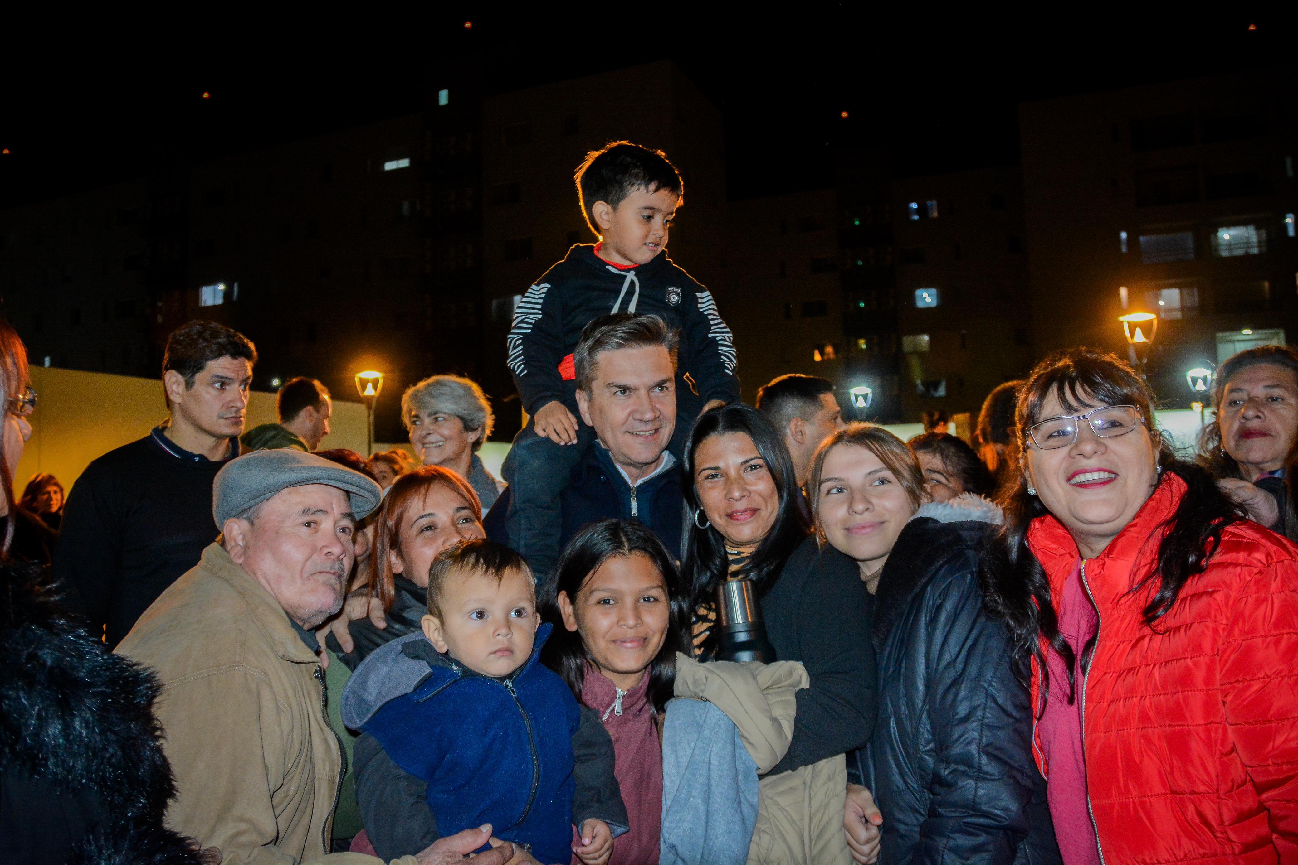 *SÁENZ PEÑA: EL GOBERNADOR ZDERO ACOMPAÑÓ LA INAUGURACIÓN DE LA PLAZOLETA “PRESIDENTE ALFONSÍN”*
