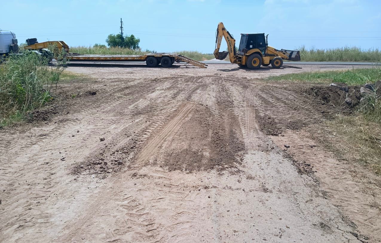 MEJORAMIENTO DE CAMINOS: EL GOBIERNO PROVINCIAL TRABAJA EN DISTINTOS PARAJES DEL INTERIOR