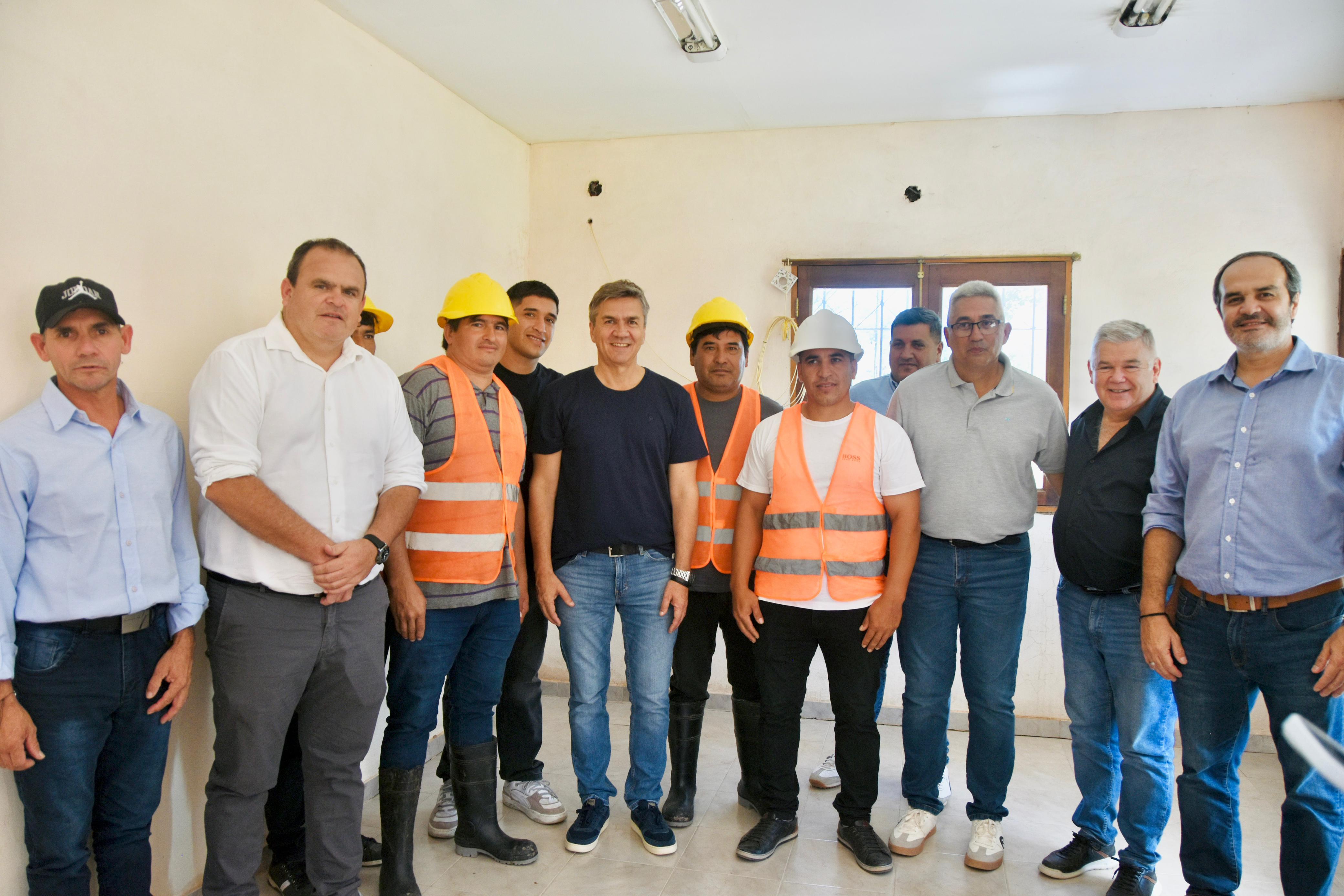 *DESPU&Eacute;S DE 105 A&Ntilde;OS,      EL AGUA POTABLE LLEG&Oacute; A LAS CASAS DE NAPENAY*