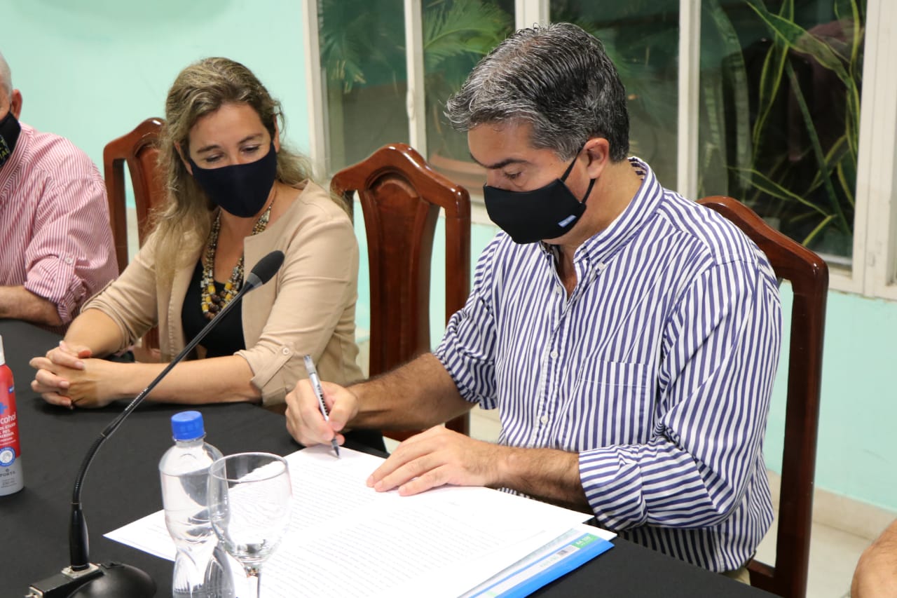 EX CAMPO DE TIRO: CAPITANICH OTORGÓ 150 LOTES PARA CONSTRUCCIÓN DE VIVIENDAS A LOS TRABAJADORES DE VIALIDAD PROVINCIAL      