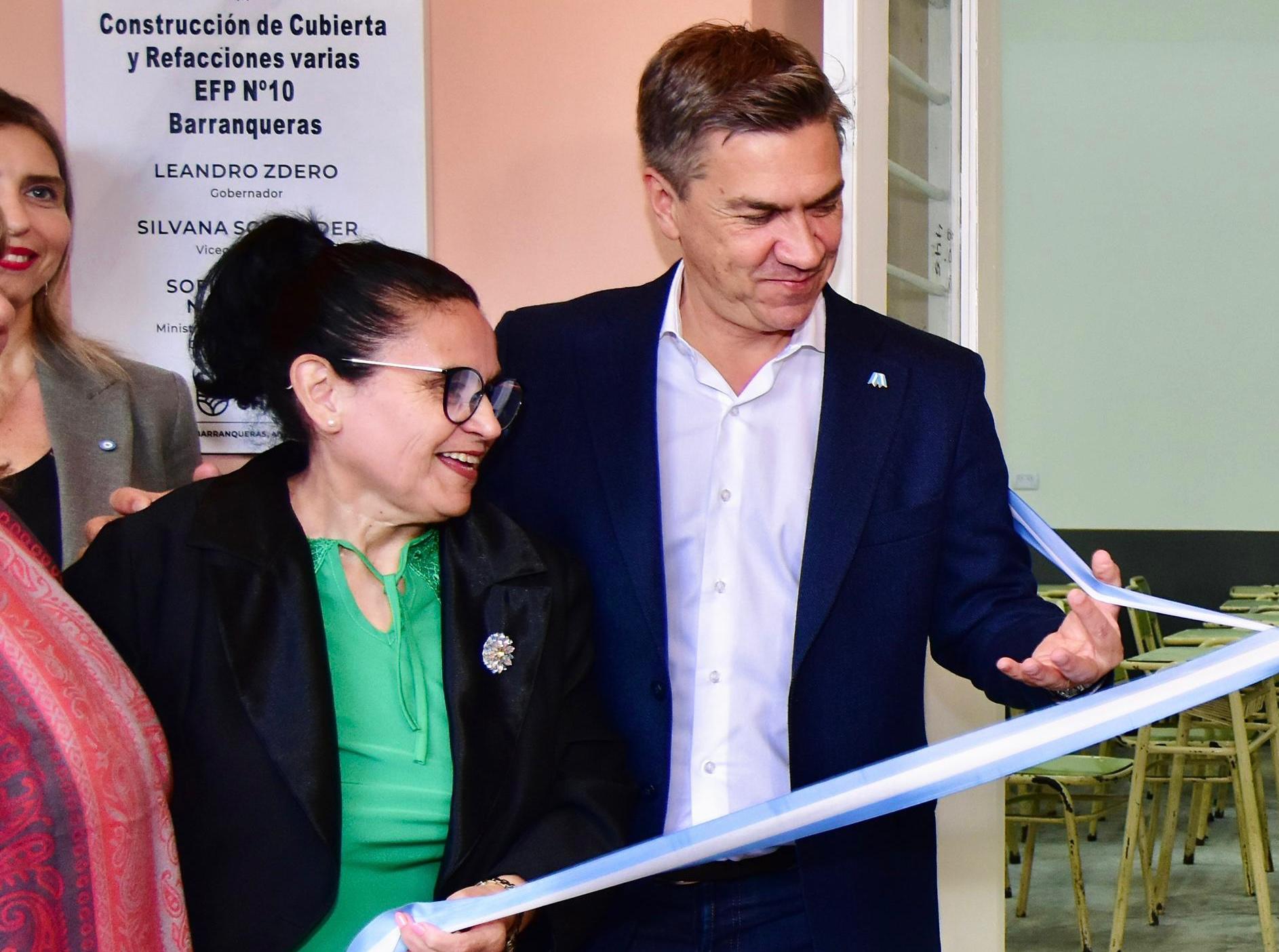 *BARRANQUERAS: EL GOBERNADOR ZDERO HABILITÓ LAS REFACCIONES DE LA ESCUELA DE FORMACIÓN PROFESIONAL Nº 10, RATIFICANDO LA IMPORTANCIA DE VINCULAR LA EDUCACIÓN CON EL TRABAJO*