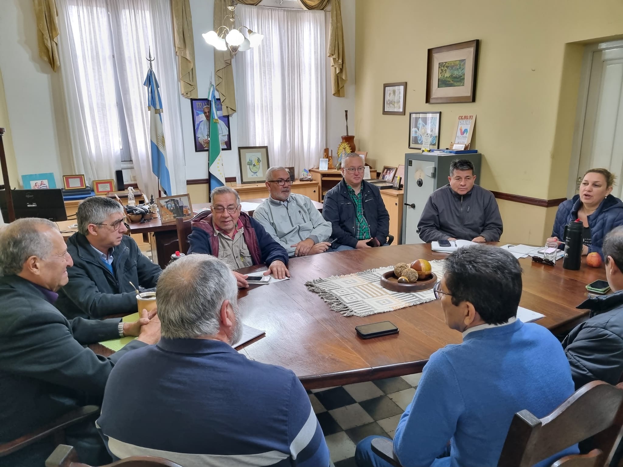 EL INTENDENTE ADALBERTO PAPP SE REÚNE CON LA FEDERACIÓN DE AUTOMOVILISMO CHAQUEÑO PARA ORGANIZAR LA PRÓXIMA COMPETENCIA EN VILLA ÁNGELA