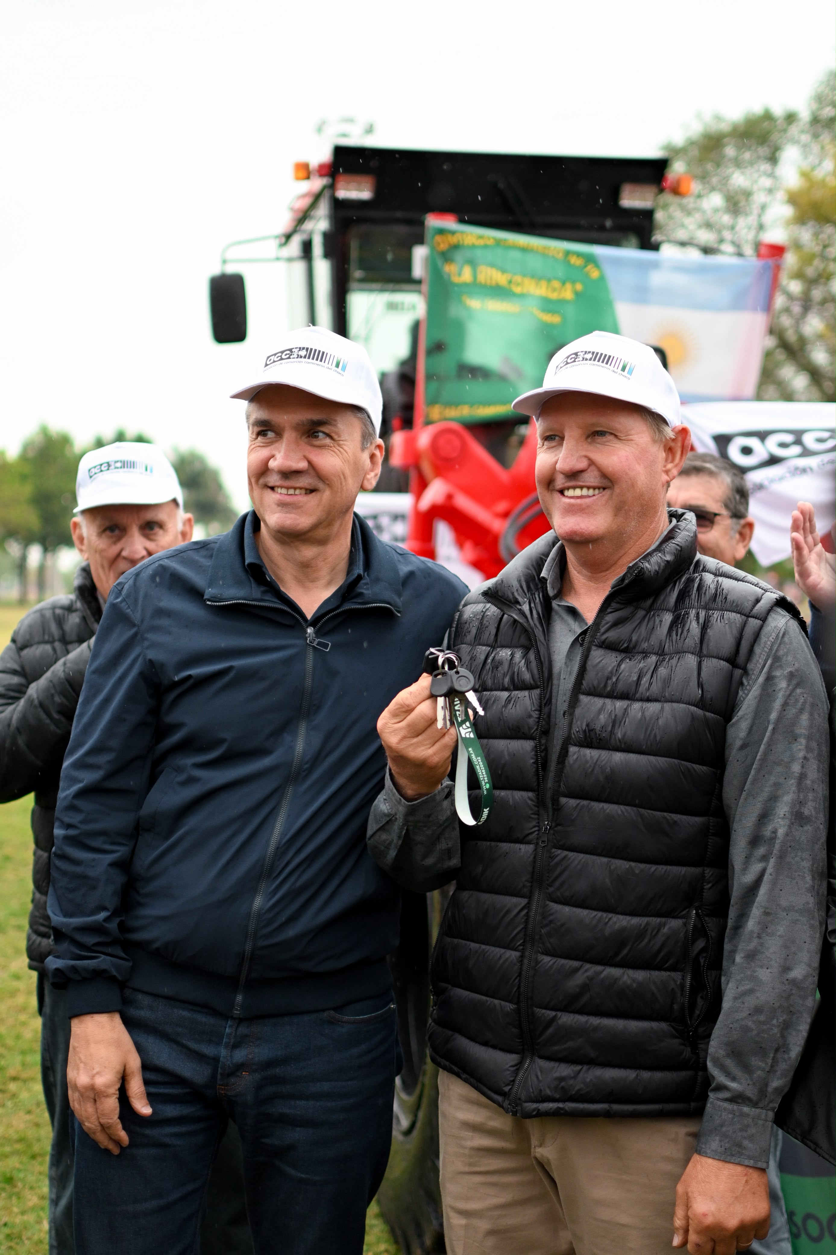 *M&Aacute;S MAQUINARIAS PARA LOS CAMINOS RURALES: ZDERO SUMA EQUIPAMIENTO PARA CONSORCIOS DE TRES ISLETAS*