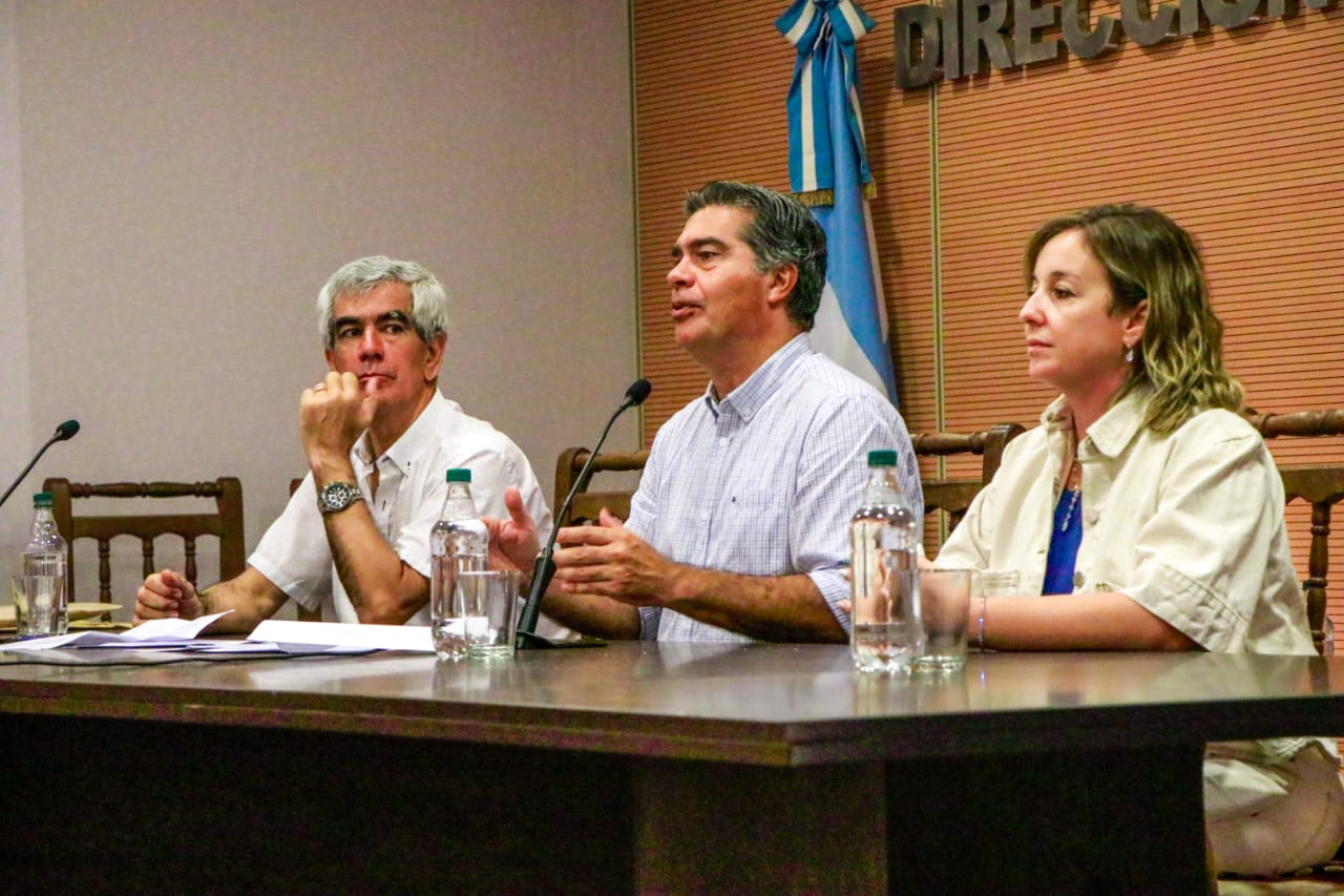 *EL GOBERNADOR ABRIÓ LOS SOBRES DE LA LICITACIÓN PARA EL TERCER ACUEDUCTO DEL GRAN RESISTENCIA*